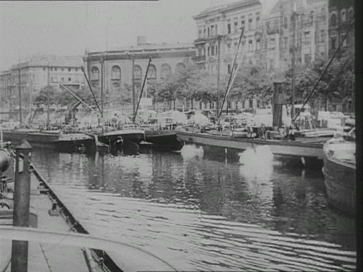 384696509 / Spree / 1930-1939 / Berlin / Germany