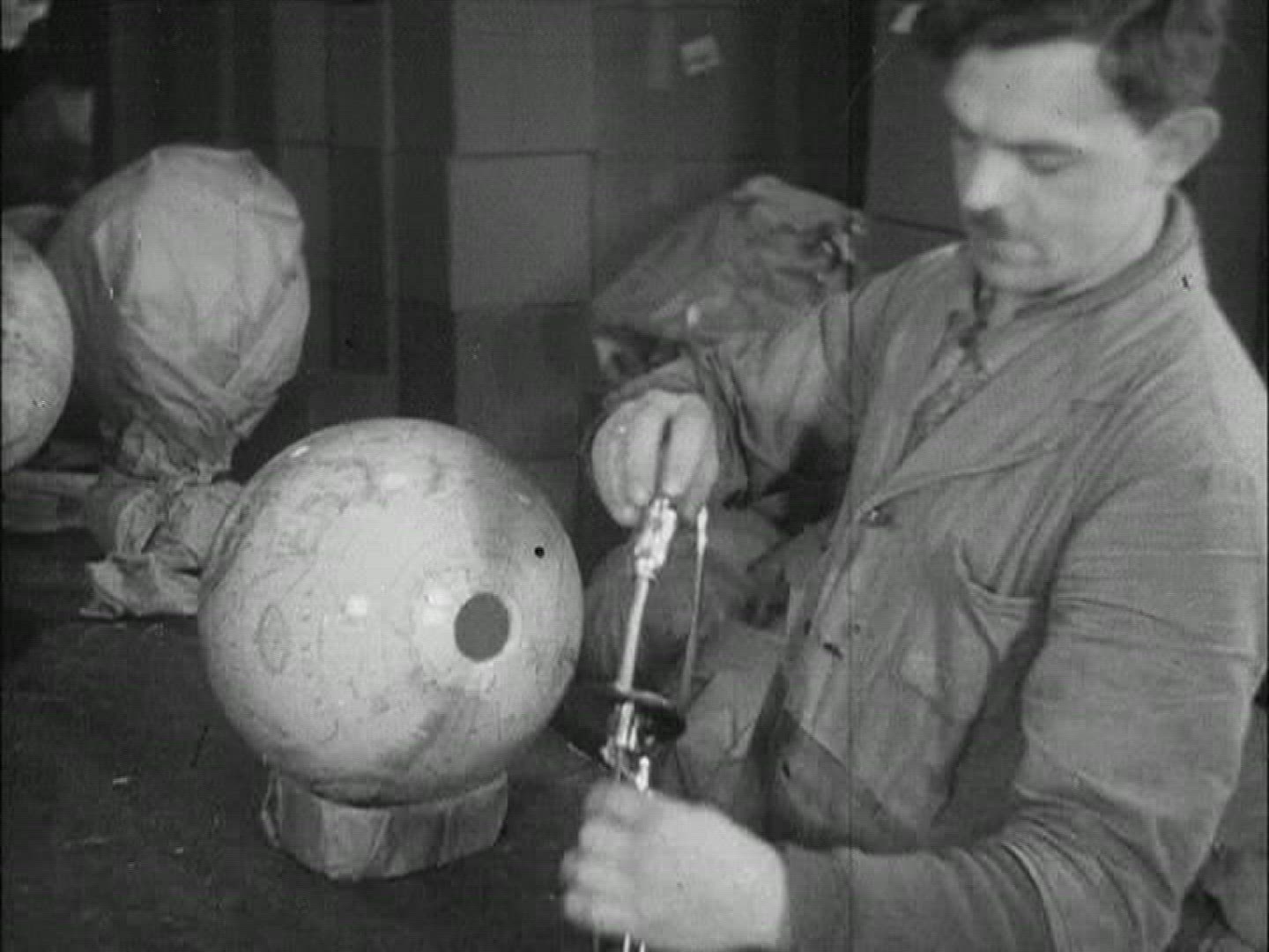 766243377 / Manufacturing / Globe / 1930-1939