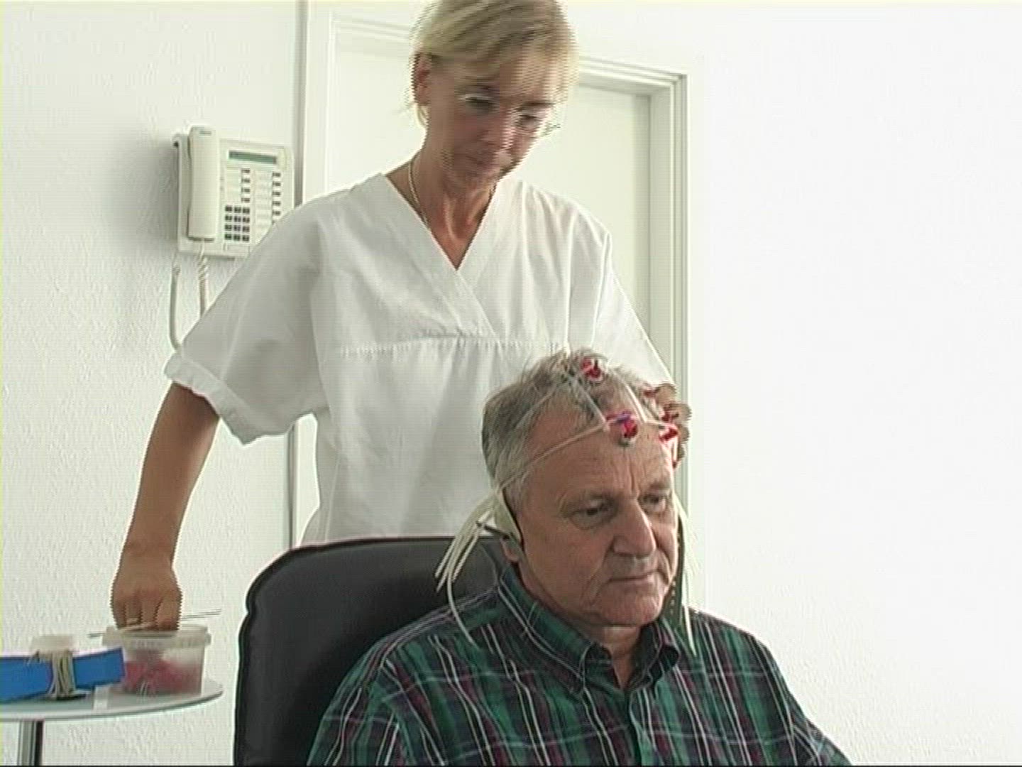 199839237 / Electroencephalography / Medical Technology / Preparing