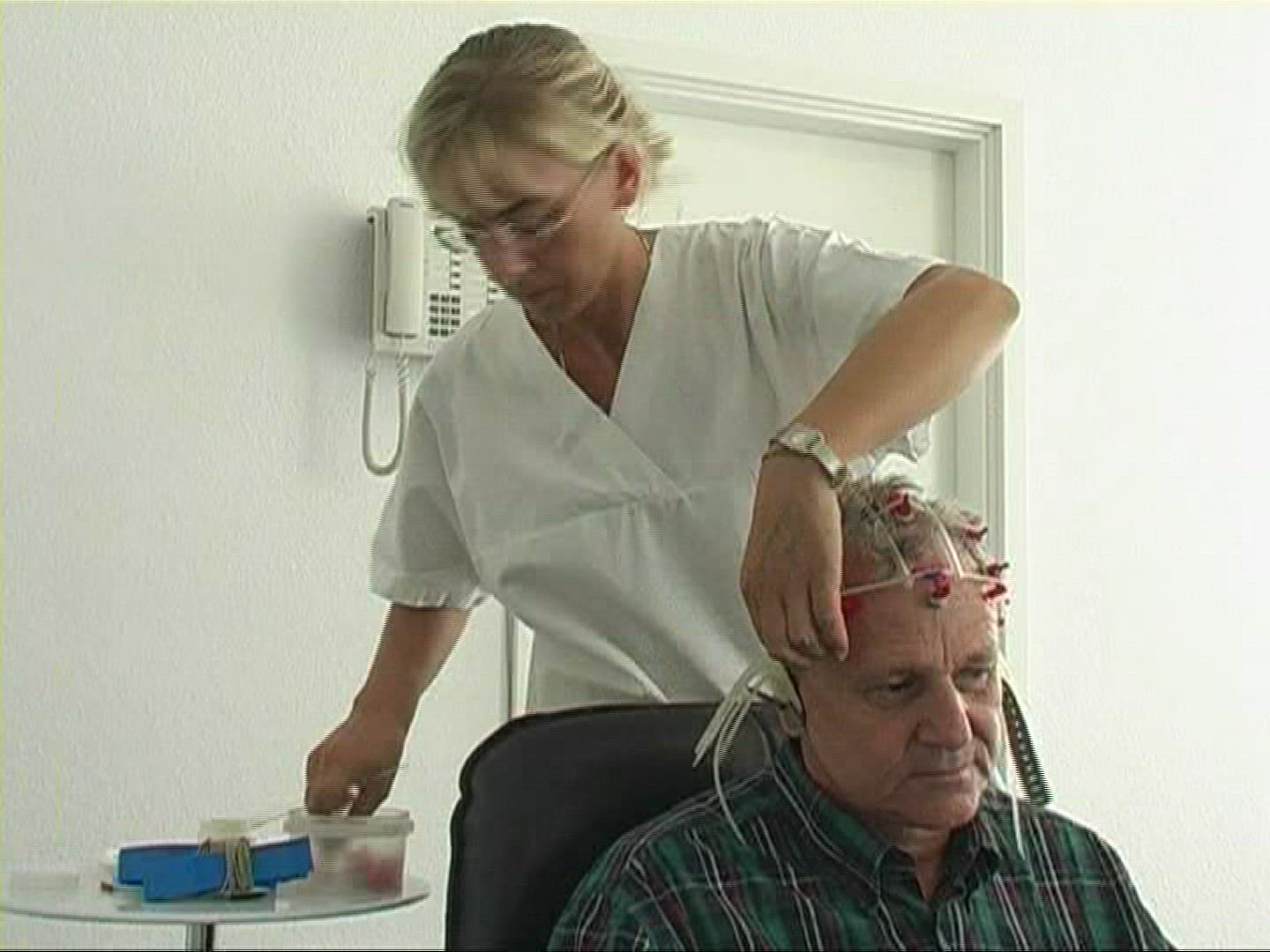 900958519 / Electroencephalography / Medical Technology / Preparing