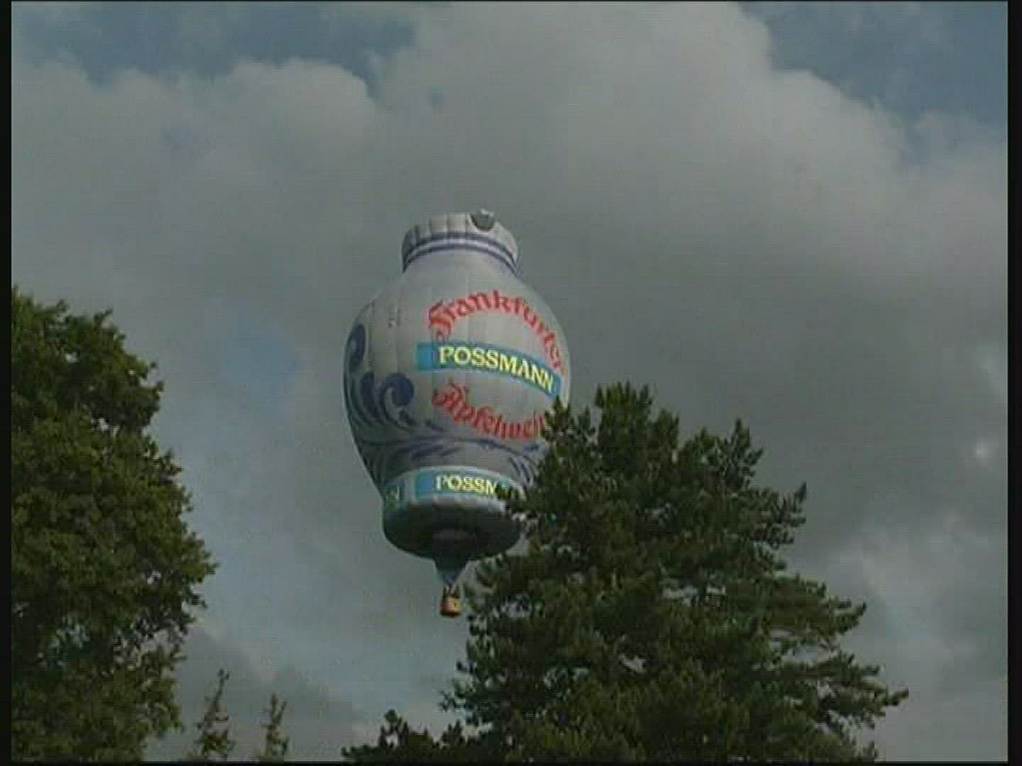 206224832 / Hot Air Balloon / Hessen / Germany