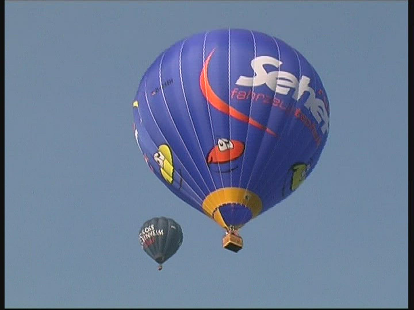 609398903 / Hot Air Balloon / Hessen / Germany