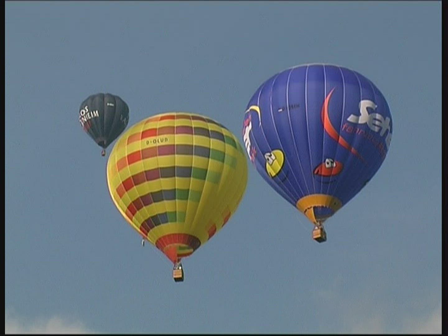 209202976 / Hot Air Balloon / Hessen / Germany