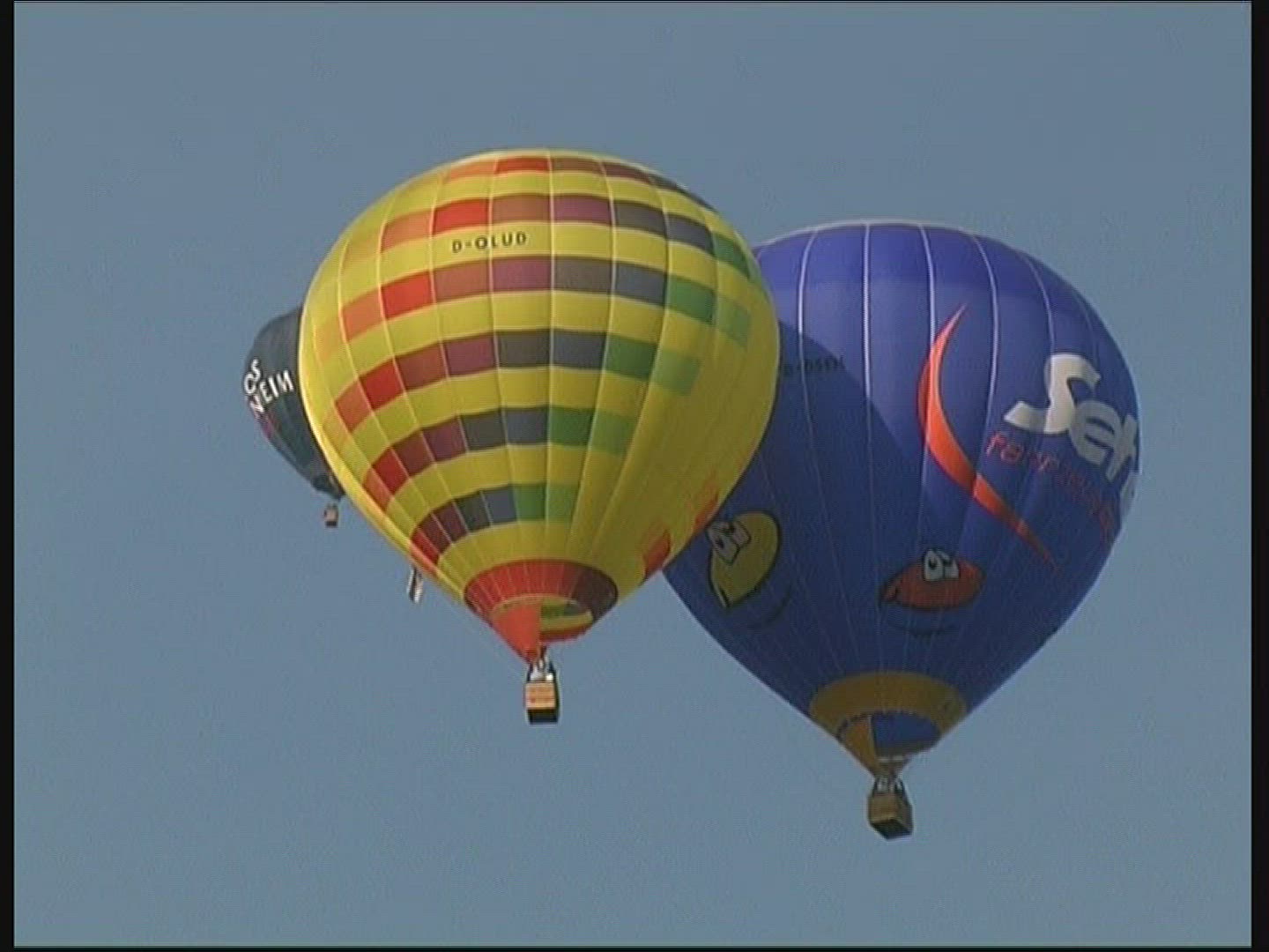 176406035 / Hot Air Balloon / Hessen / Germany