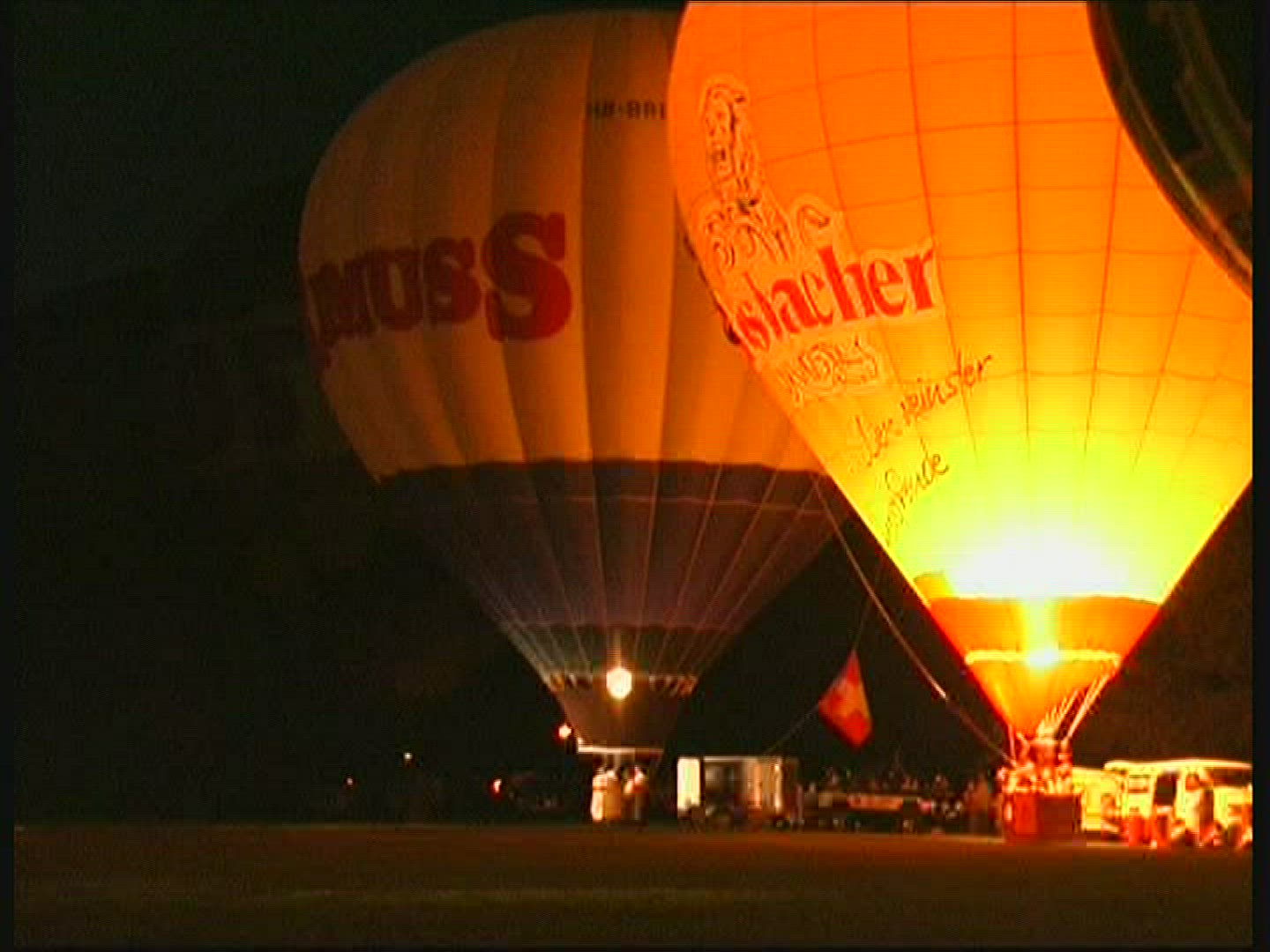 550133643 / Hot Air Balloon / Night / Bad Homburg / Germany