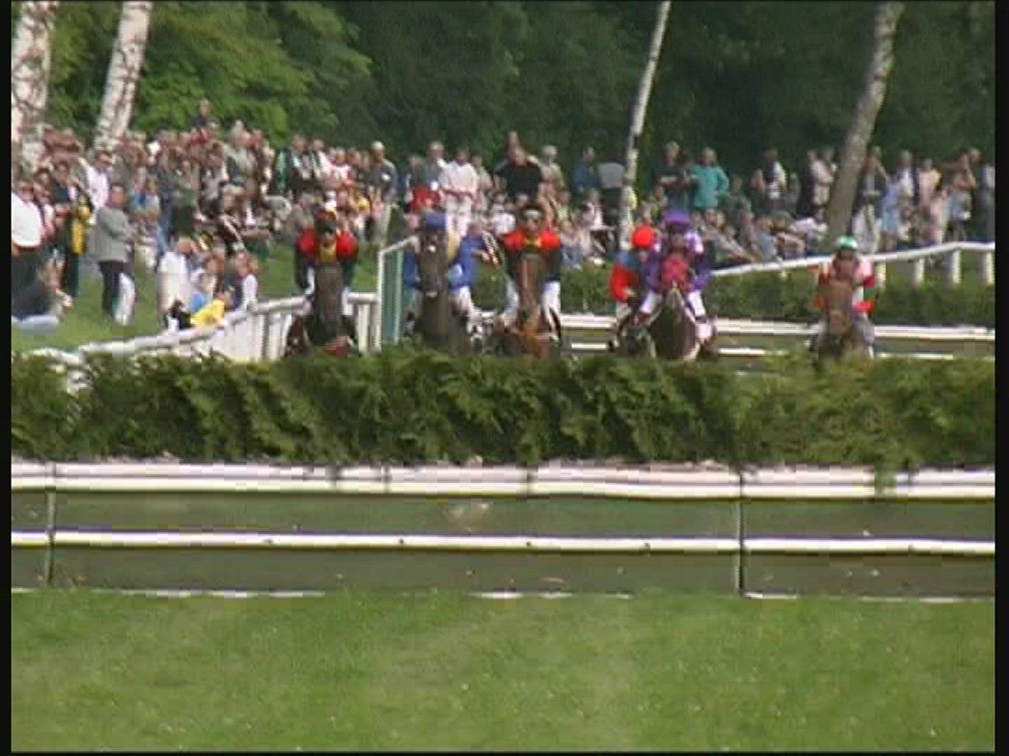 825272744 / Galopp Horse Racing / Hessen / Germany