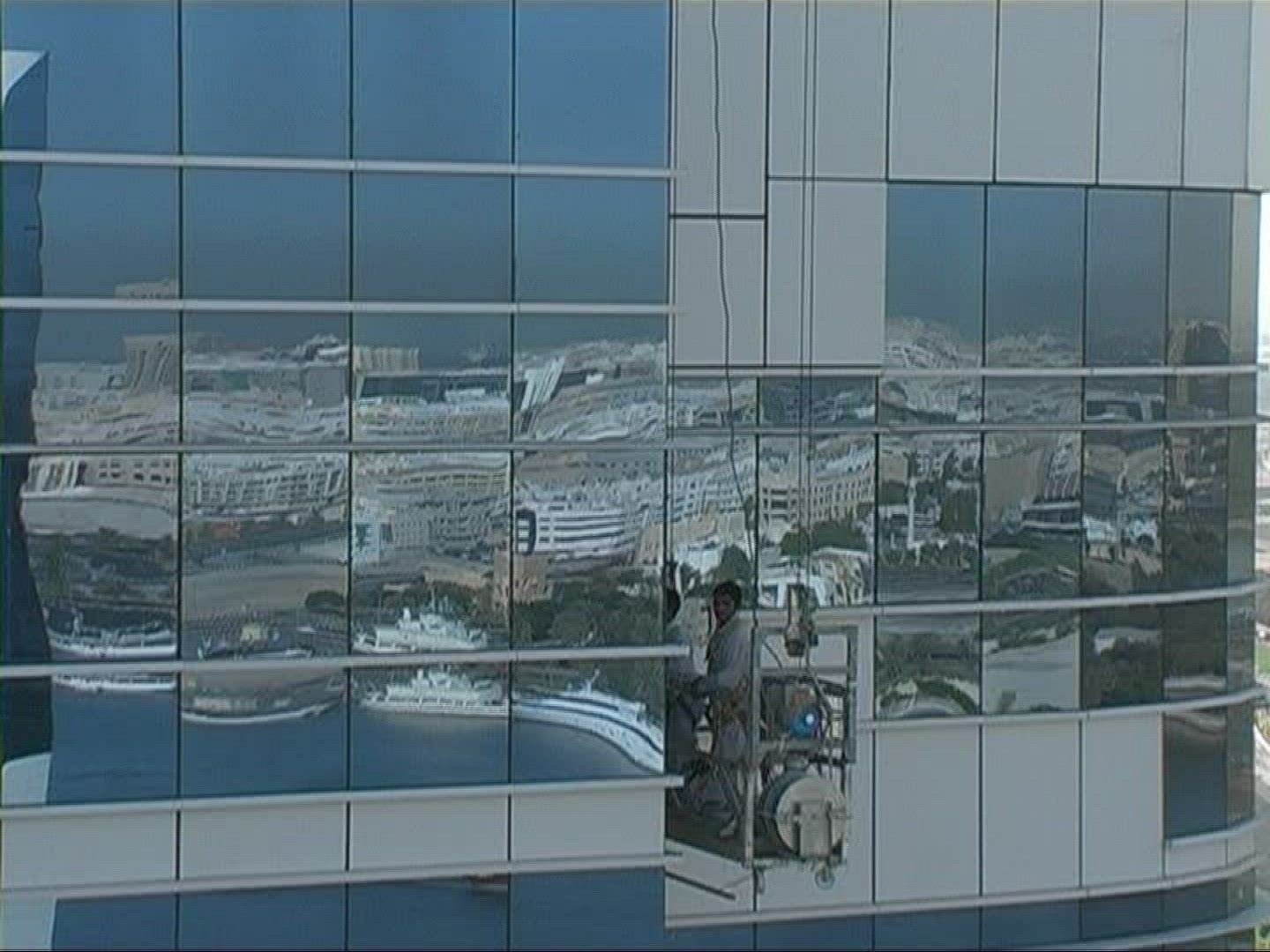 604572271 / Window Cleaner / Dubai / United Arab Emirates