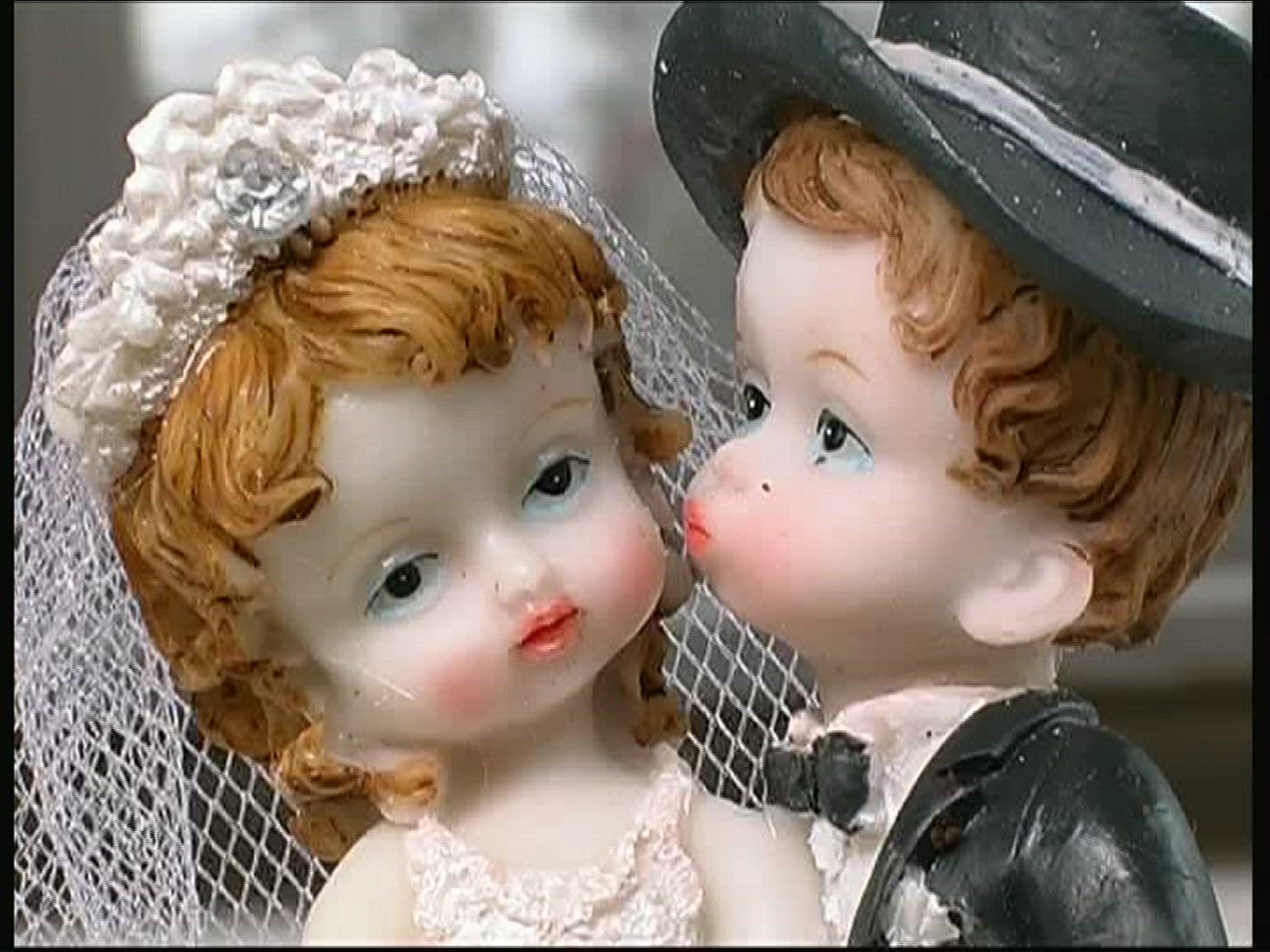 430016585 / Pupa / Bridal Couple / Europe