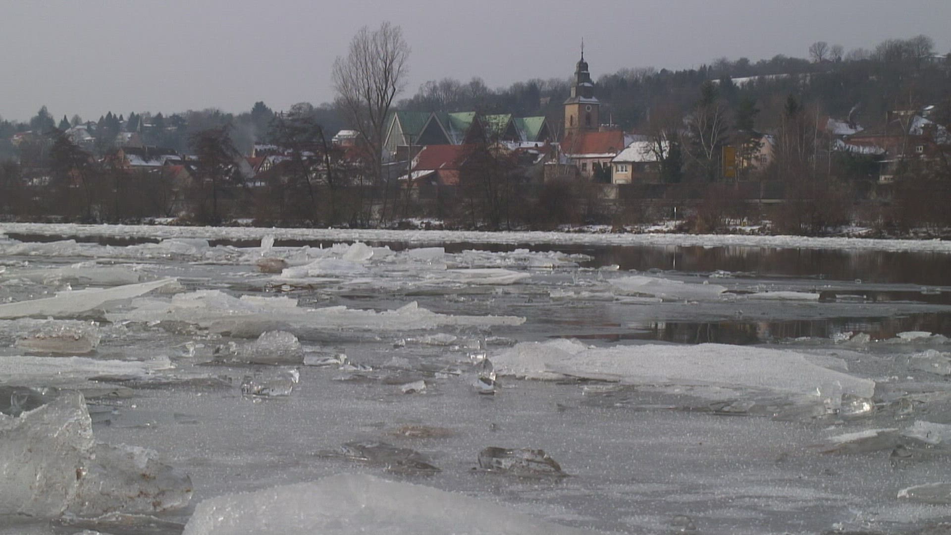 560085925 / Main / River / Winter / Franconia / Germany