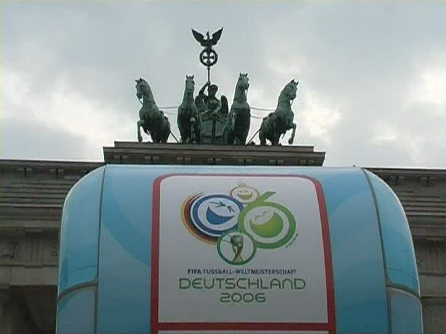 324821522 / Brandenburg Gate / Berlin / Germany