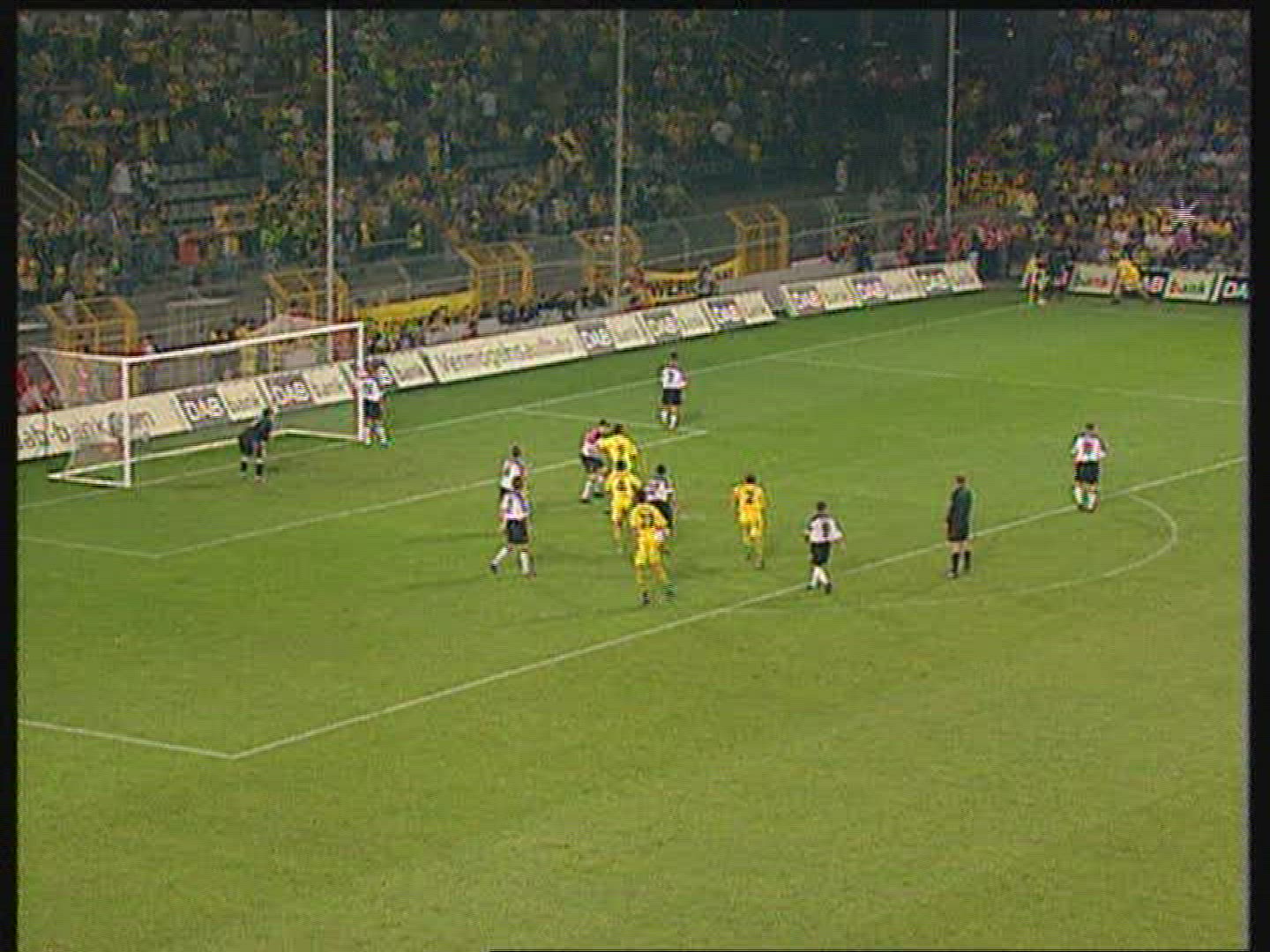 209356364 / Move / Borussia Dortmund-FC Shaktar Donetsk