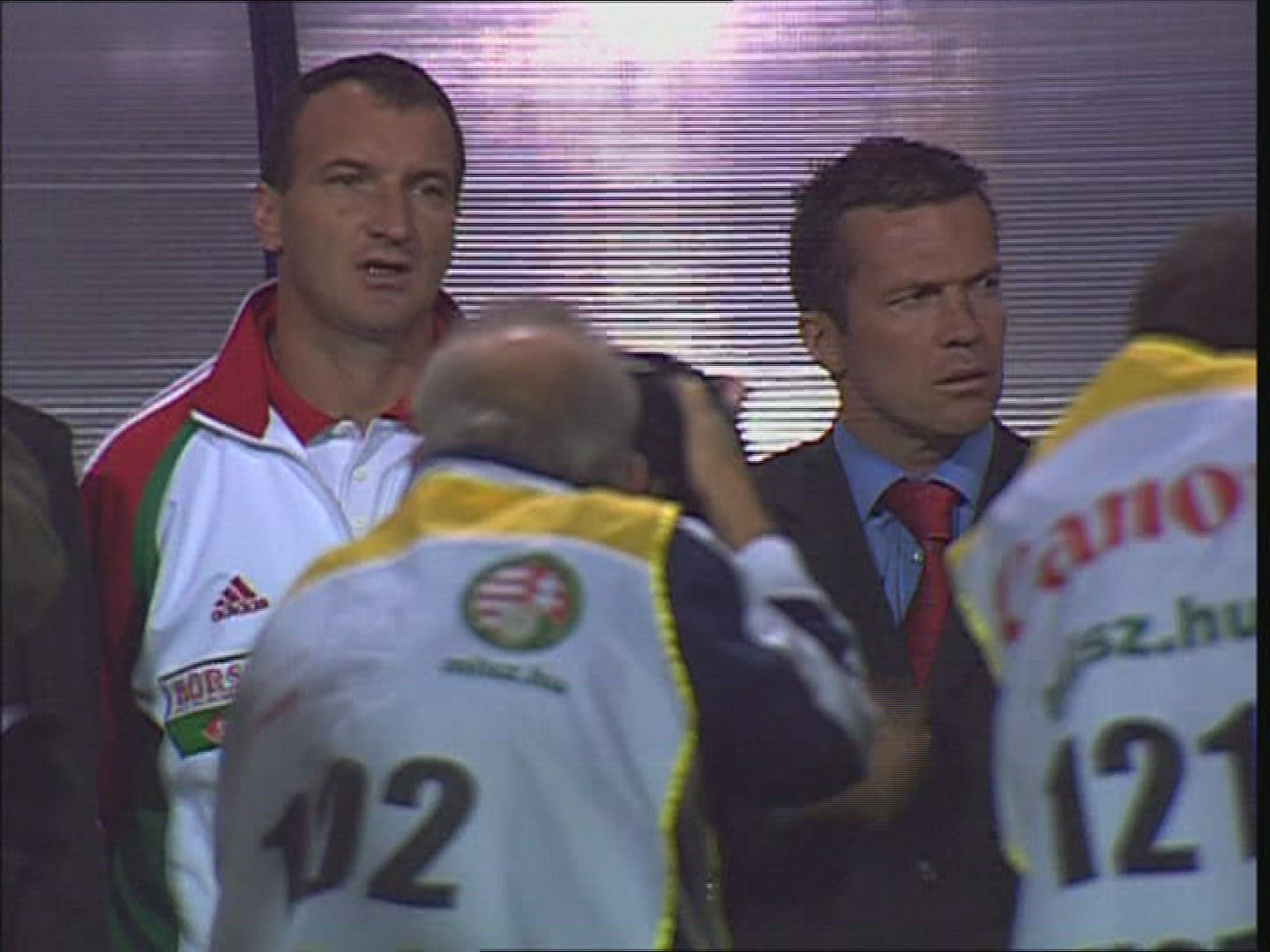 735455928 / World Cup Qualification 2006 / Coach / Football / Hungary-Iceland