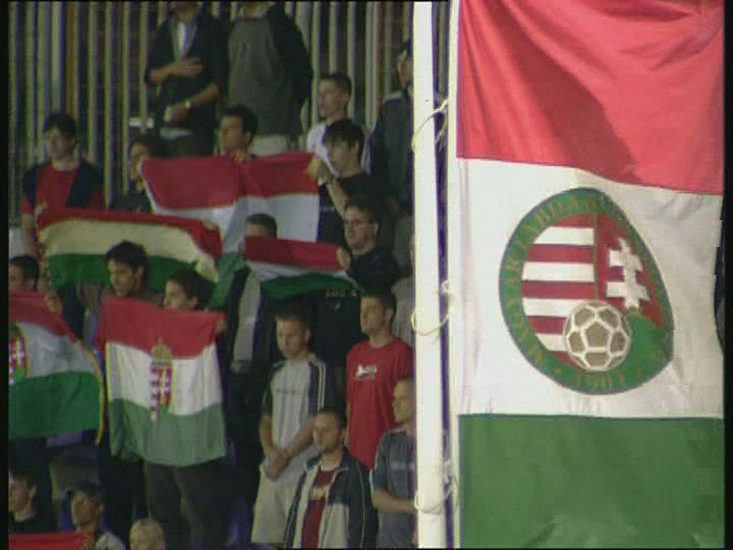 770678244 / World Cup Qualification 2006 / Audience / Football / Hungary-Iceland