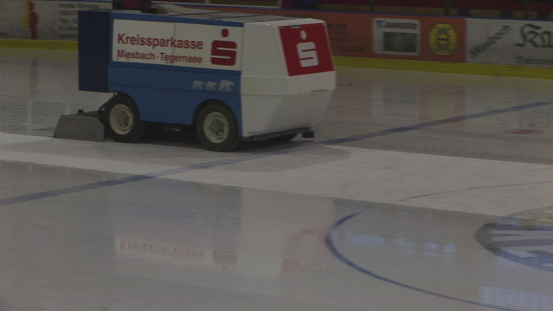 220258194 / Ice Stadium / Miesbach / Germany