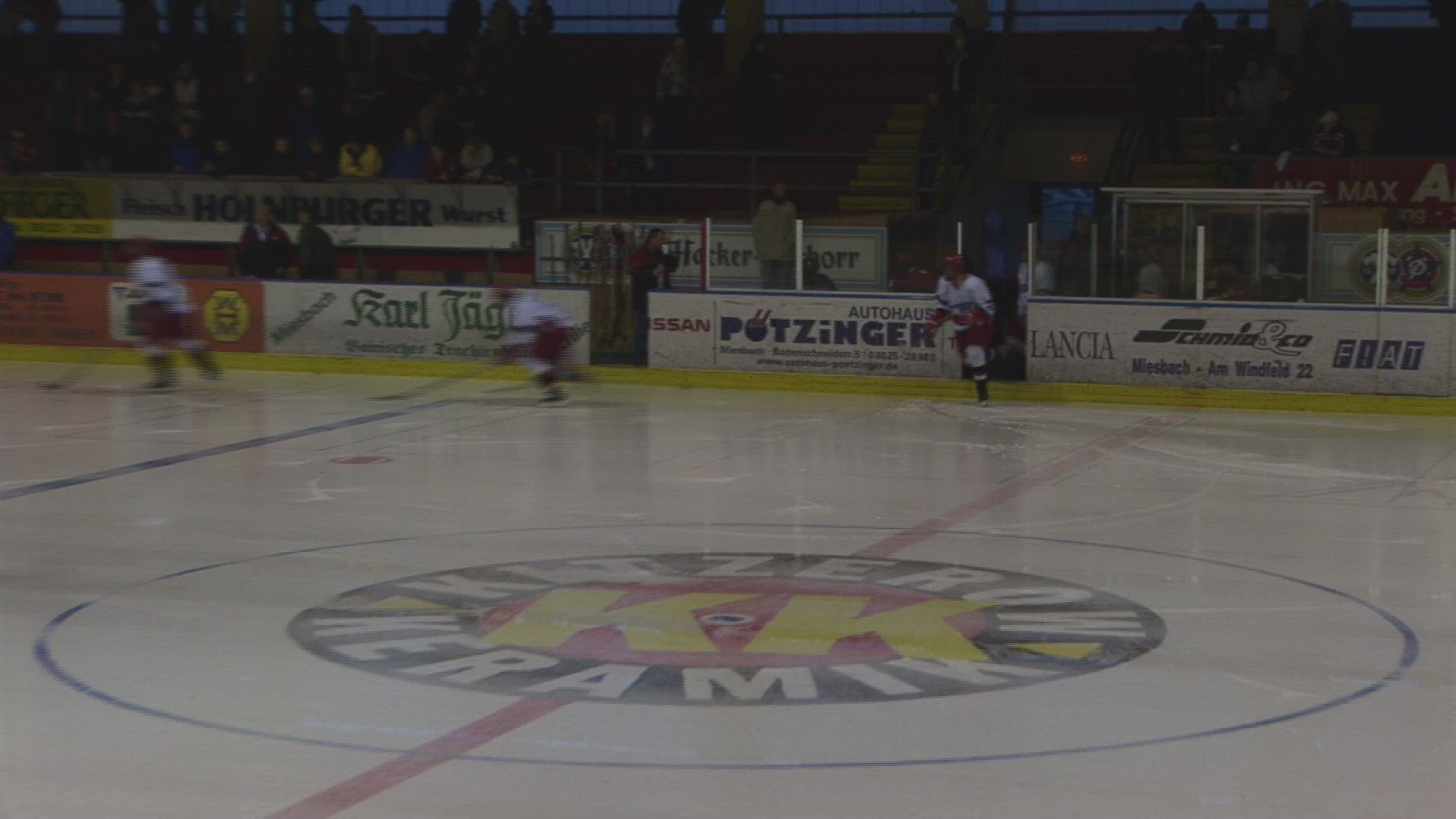 713244766 / Preparing / Ice Hockey / Miesbach / Germany