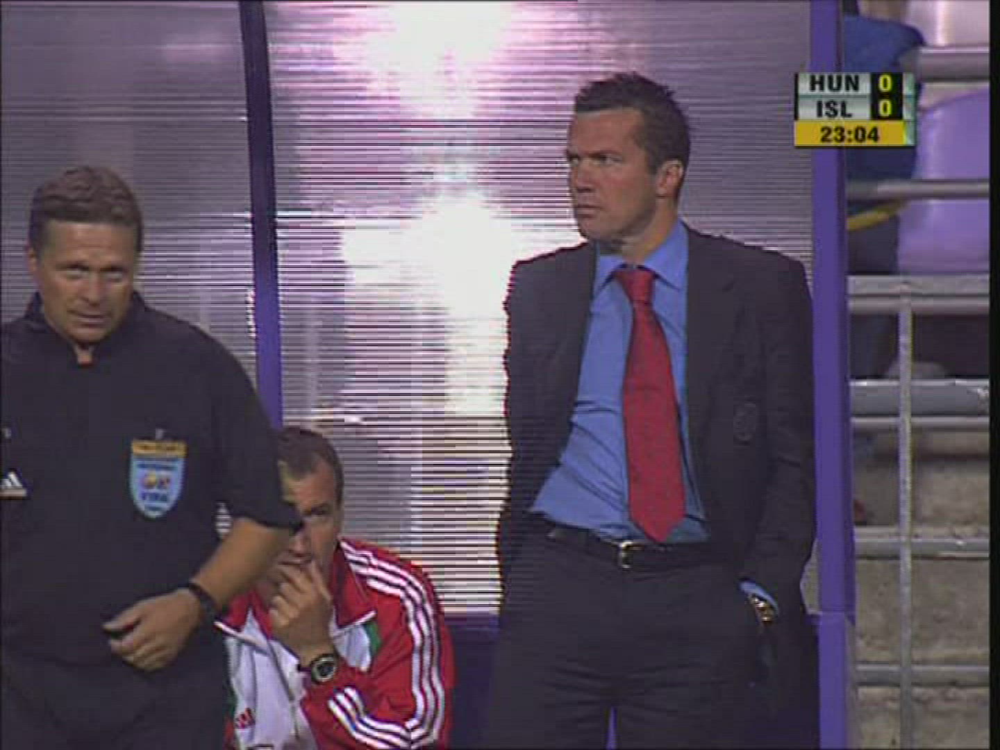 872404333 / World Cup Qualification 2006 / Coach / Football / Hungary-Iceland