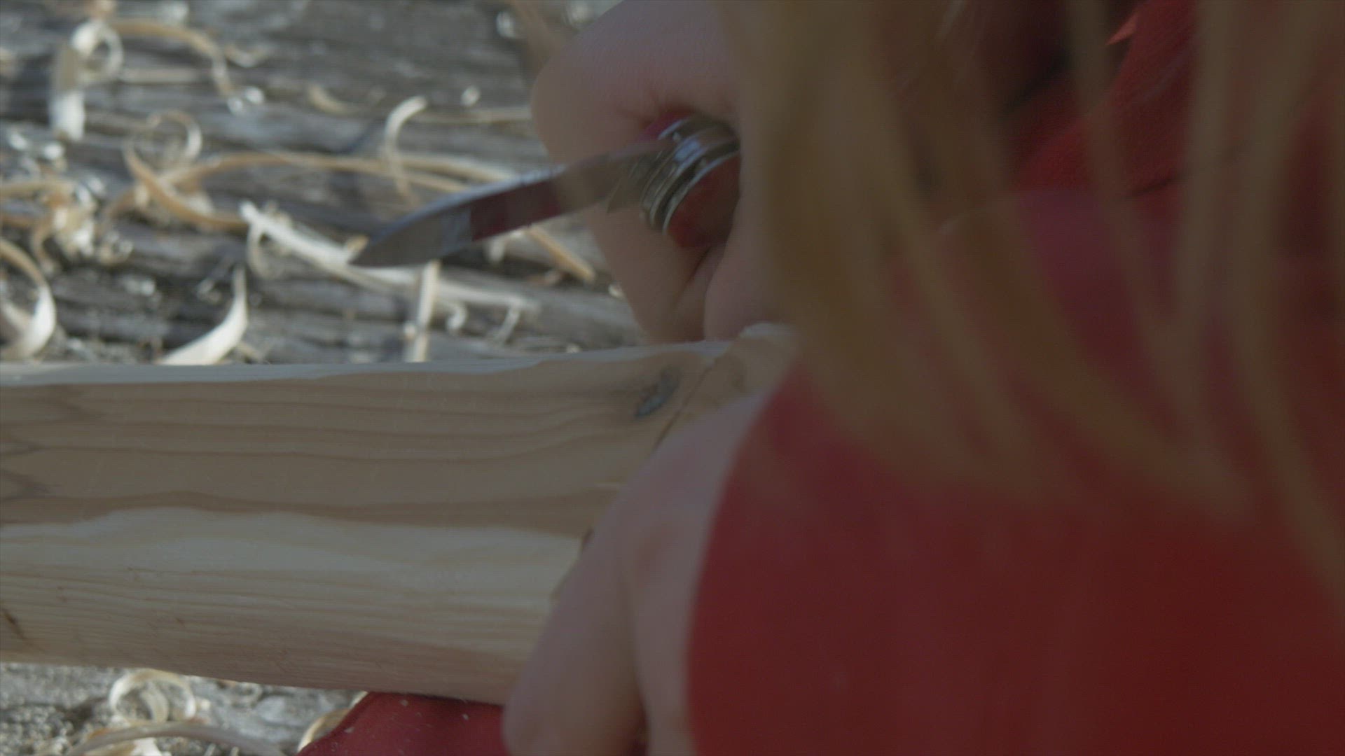 392185917 / Girl / Carving