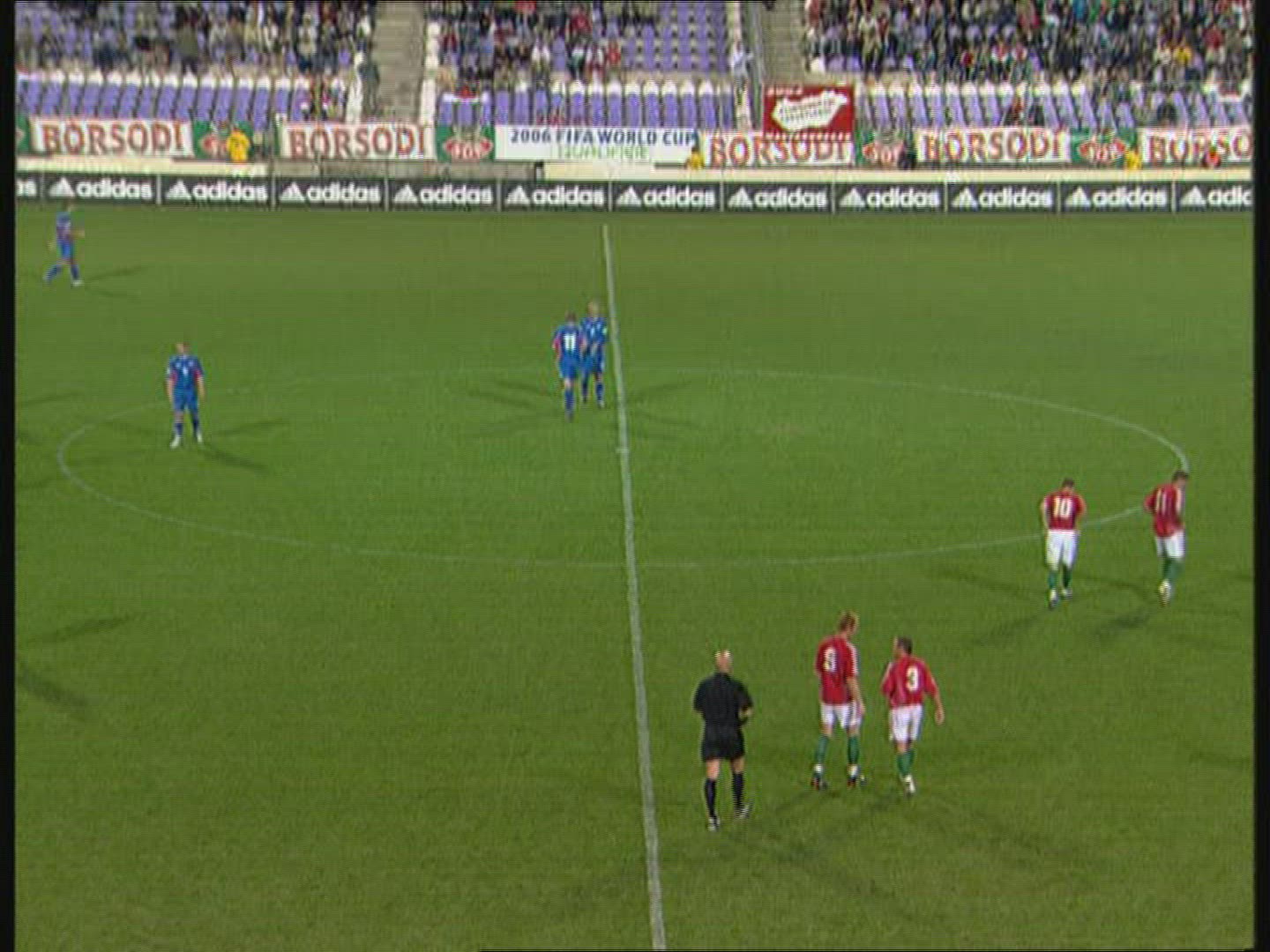 198261169 / World Cup Qualification 2006 / Start of Play / Football / Hungary-Iceland