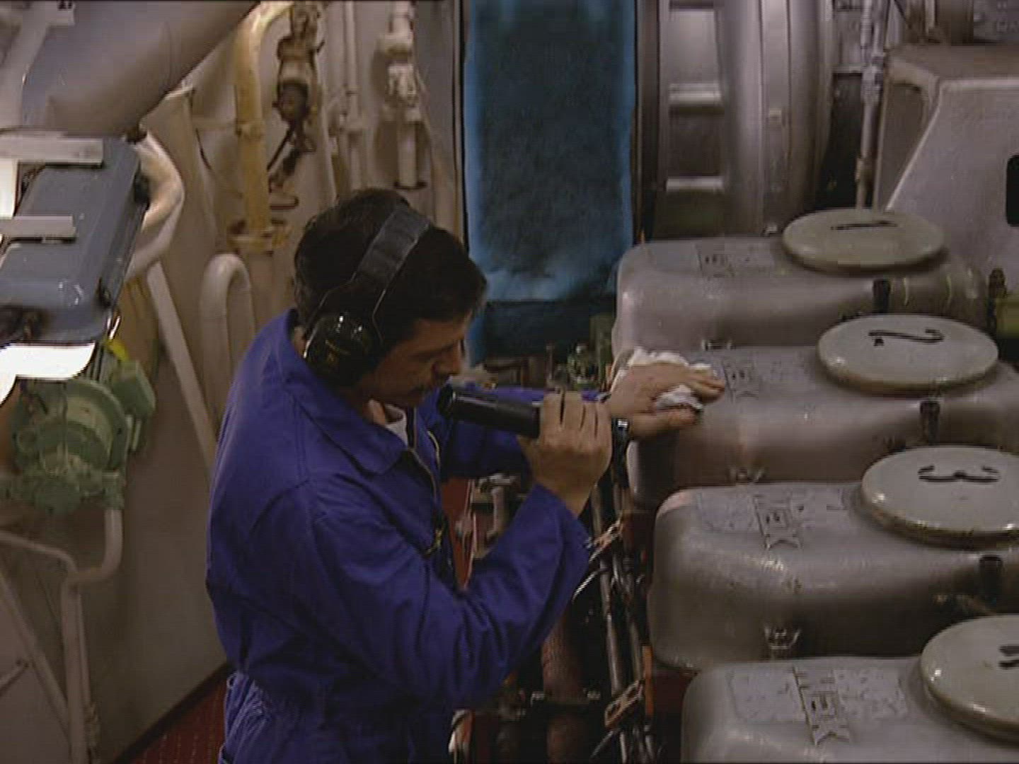 981111423 / Mechanic / Engine Room / Ship / England