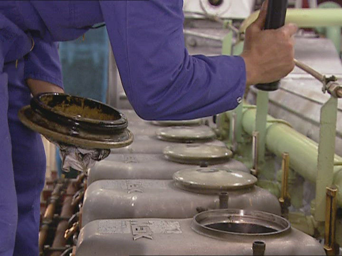 980114512 / Mechanic / Engine Room / Ship / England