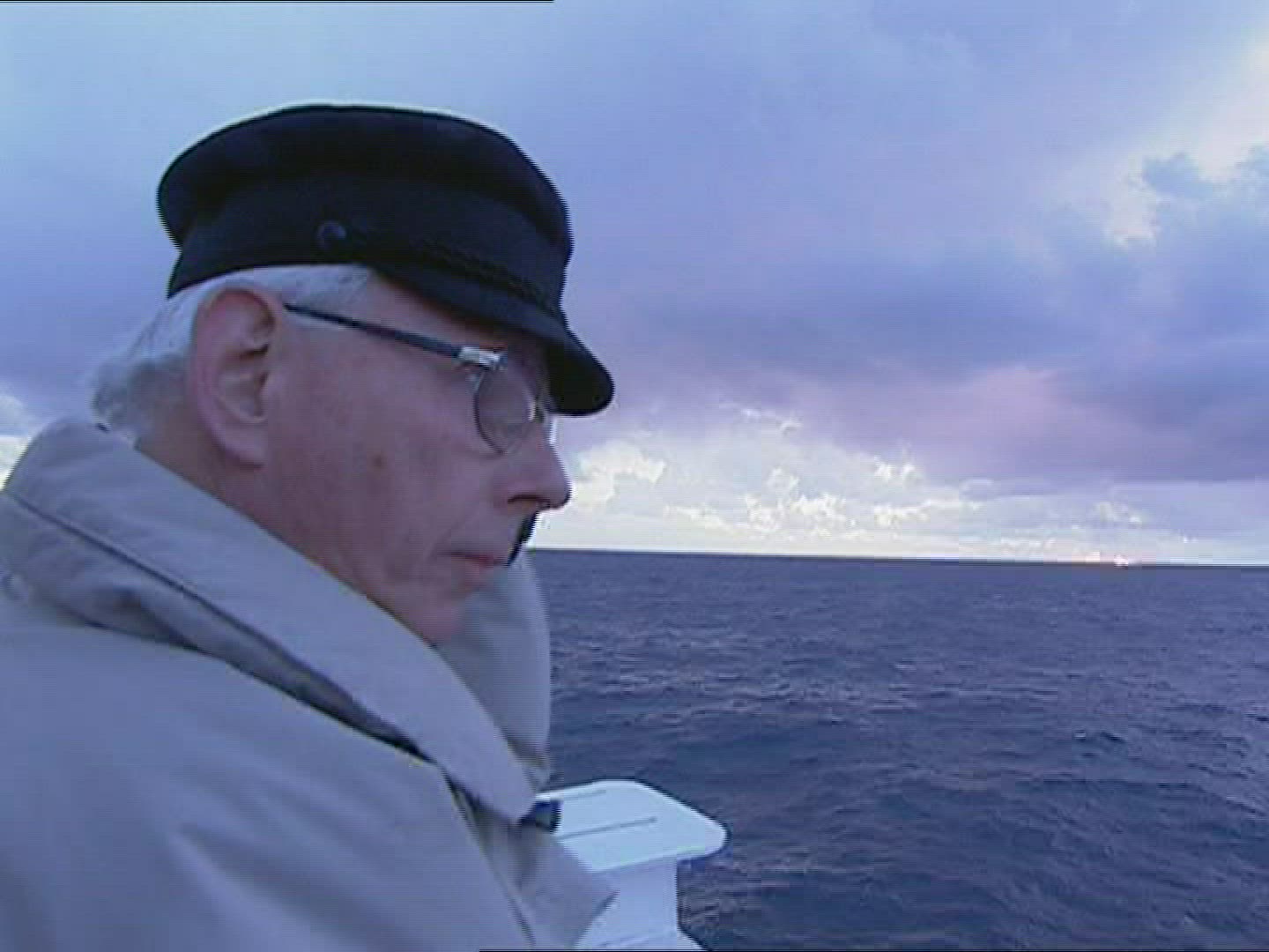 907397562 / Captain / Boat Trip / Cargo Ship / Horizon