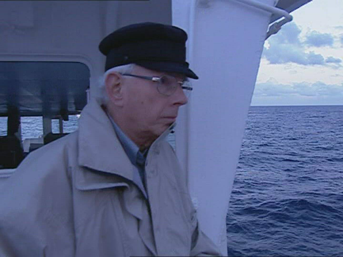 882824056 / Captain / Boat Trip / Cargo Ship / Horizon