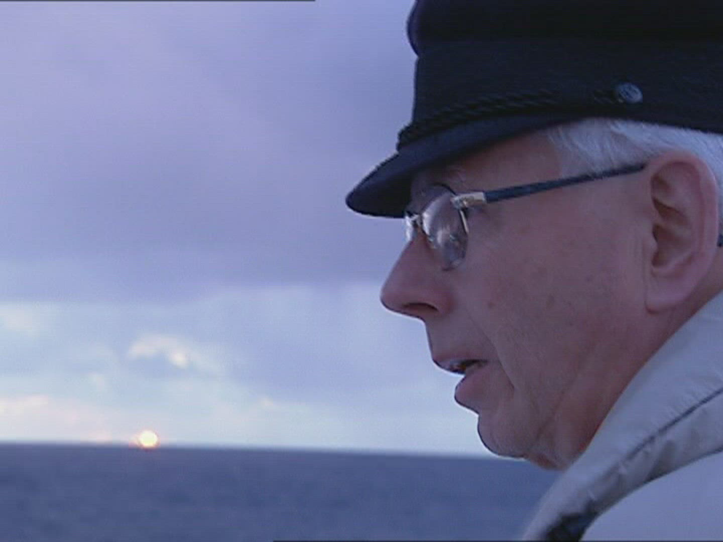 132737761 / Captain / Boat Trip / Cargo Ship / Horizon