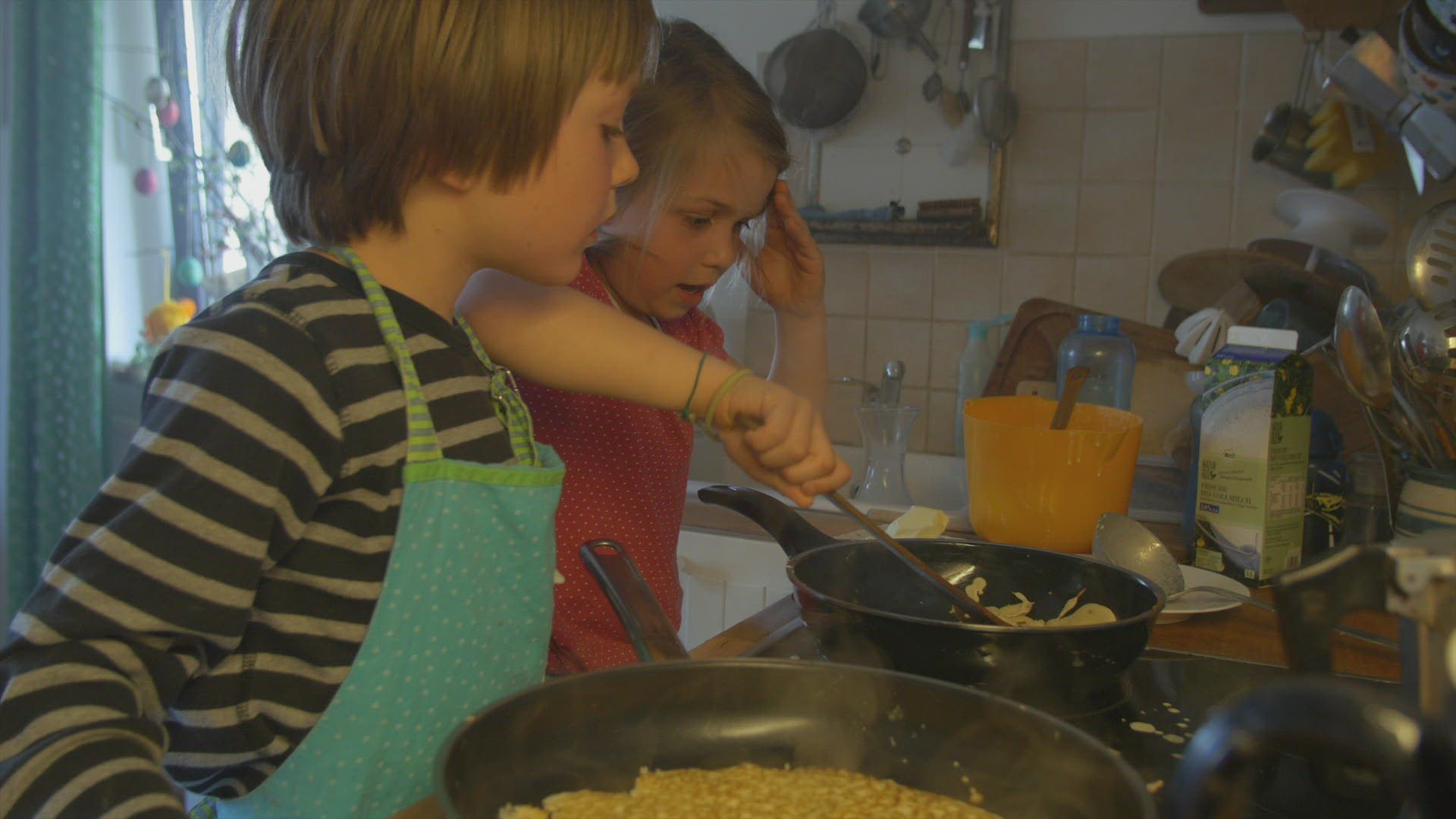 144923030 / Child / Roasting / Pancake