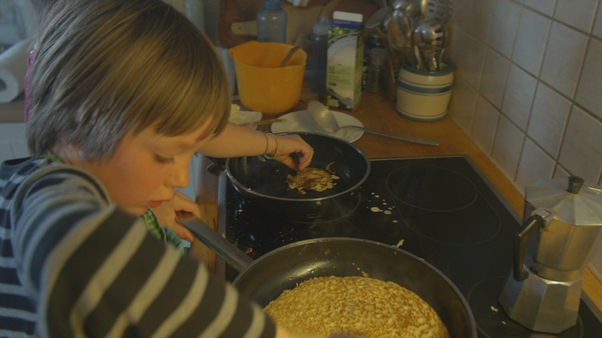 428976610 / Child / Roasting / Pancake
