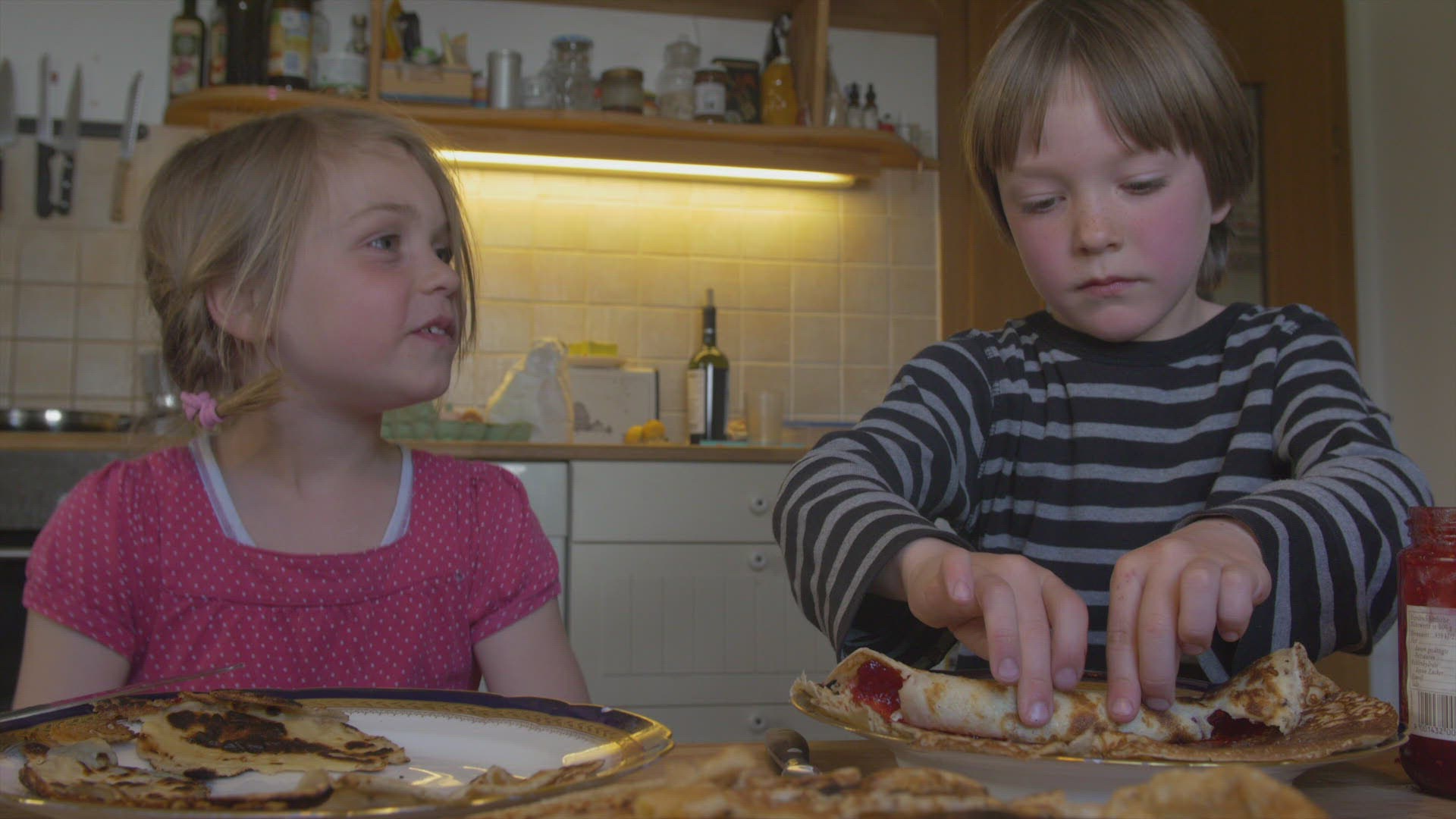374915319 / Child / Eating / Pancake