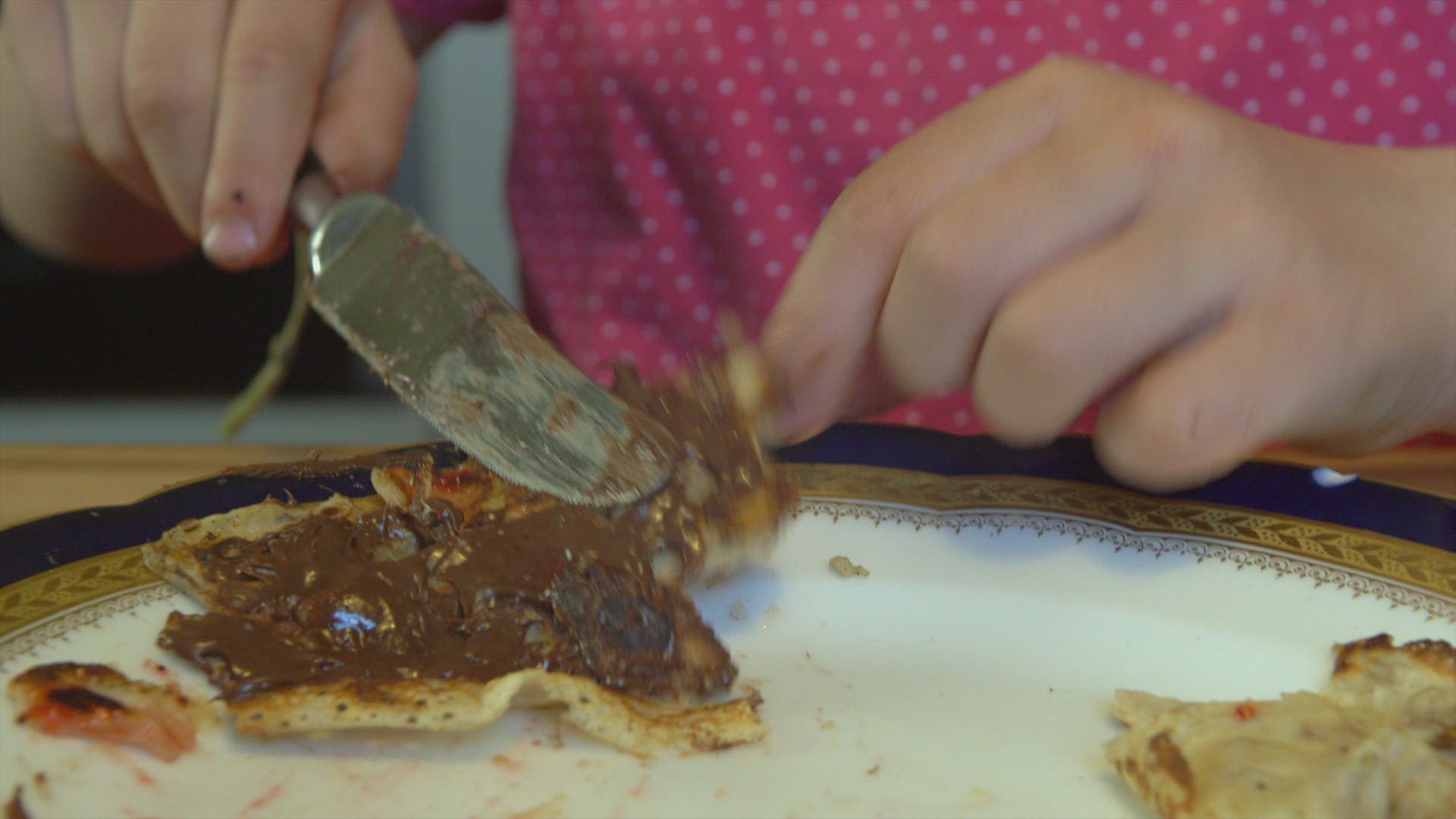 672796263 / Child / Eating / Pancake
