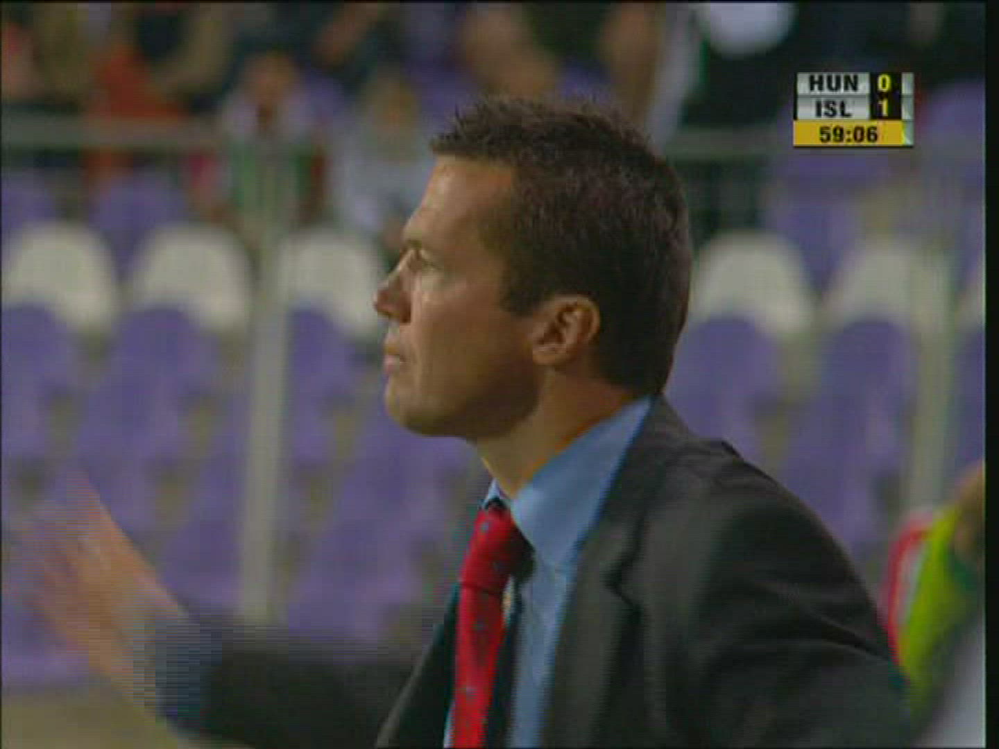 979347798 / World Cup Qualification 2006 / Coach / Football / Hungary-Iceland