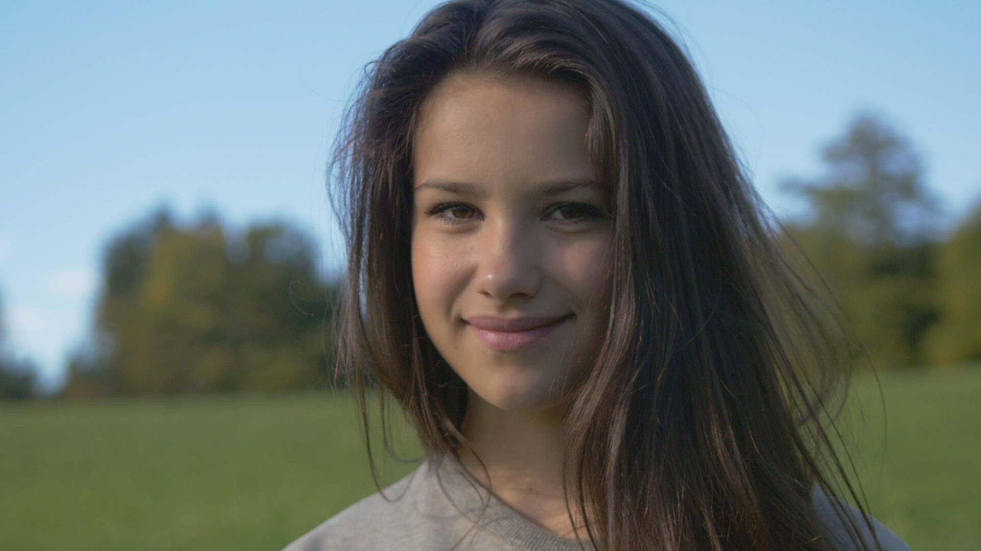 313609537 / Girl / Brown-Haired / Smiling