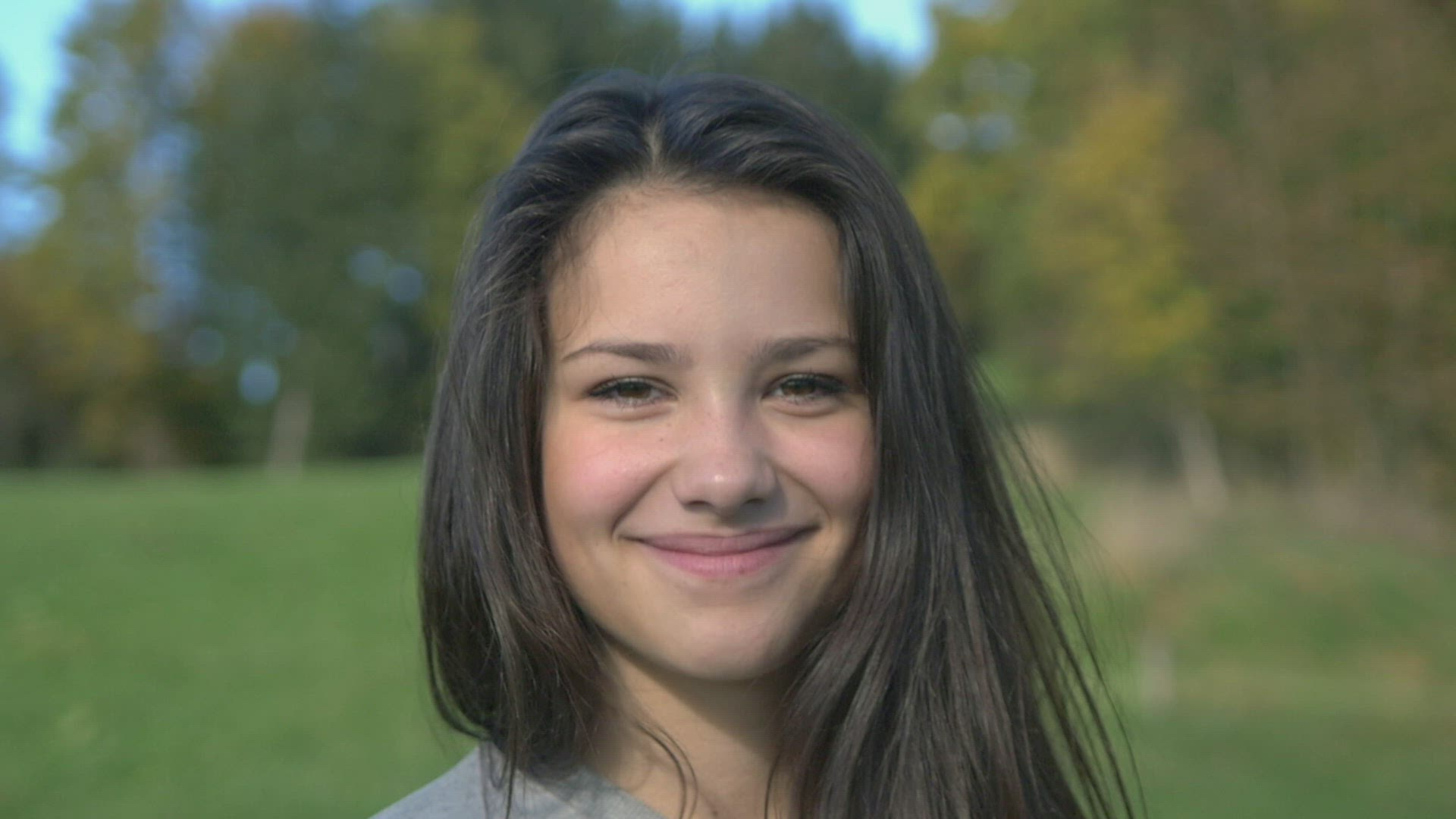 707128202 / Girl / Brown-Haired / Smiling