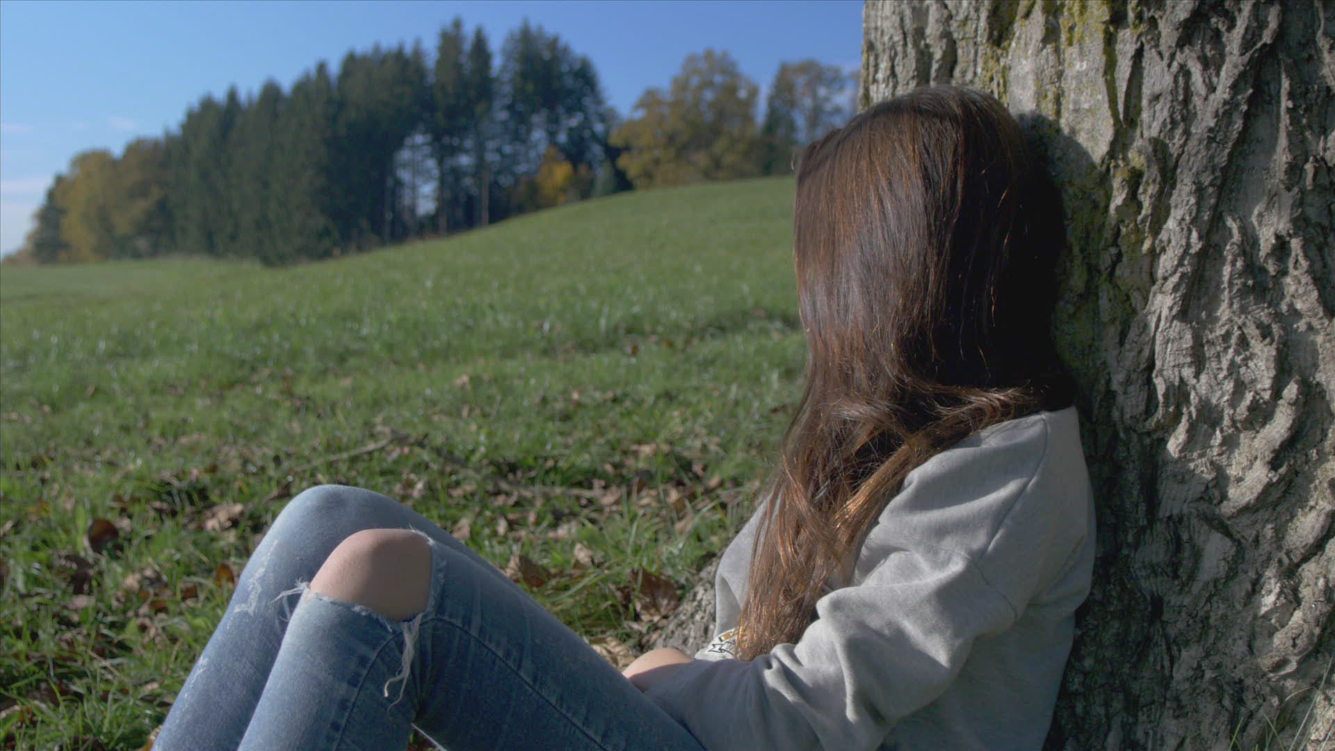 771181782 / Girl / Brown-Haired / Smiling