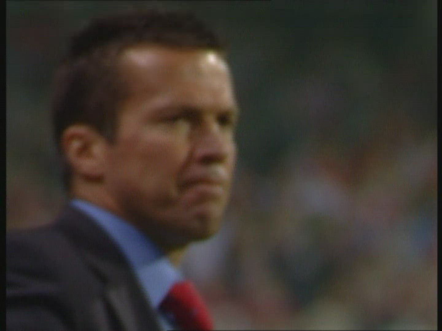 826077762 / World Cup Qualification 2006 / Coach / Football / Hungary-Iceland
