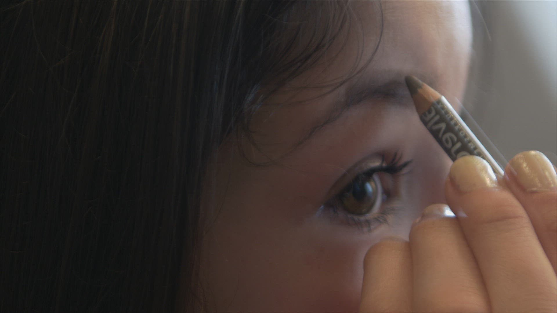 699315626 / Girl / Adolescent / Bathroom