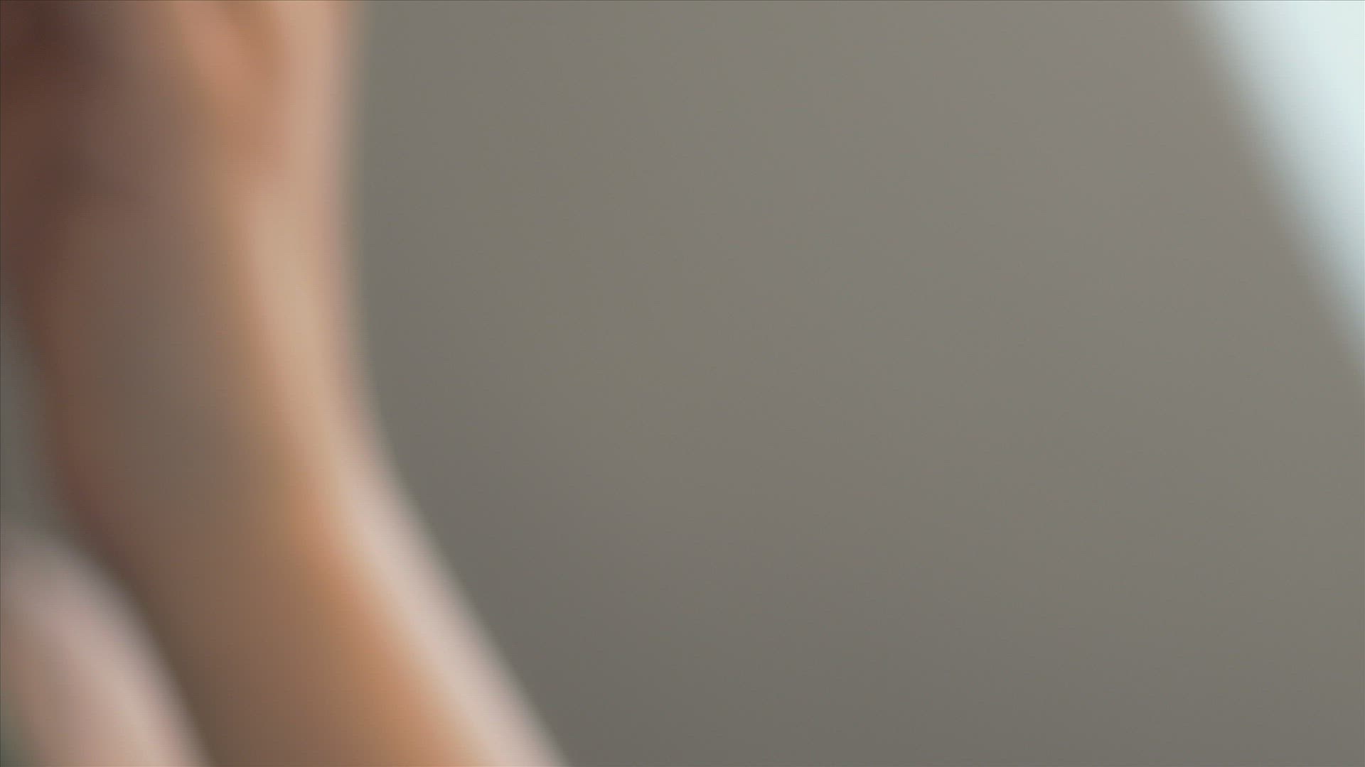 226345354 / Girl / Adolescent / Bathroom