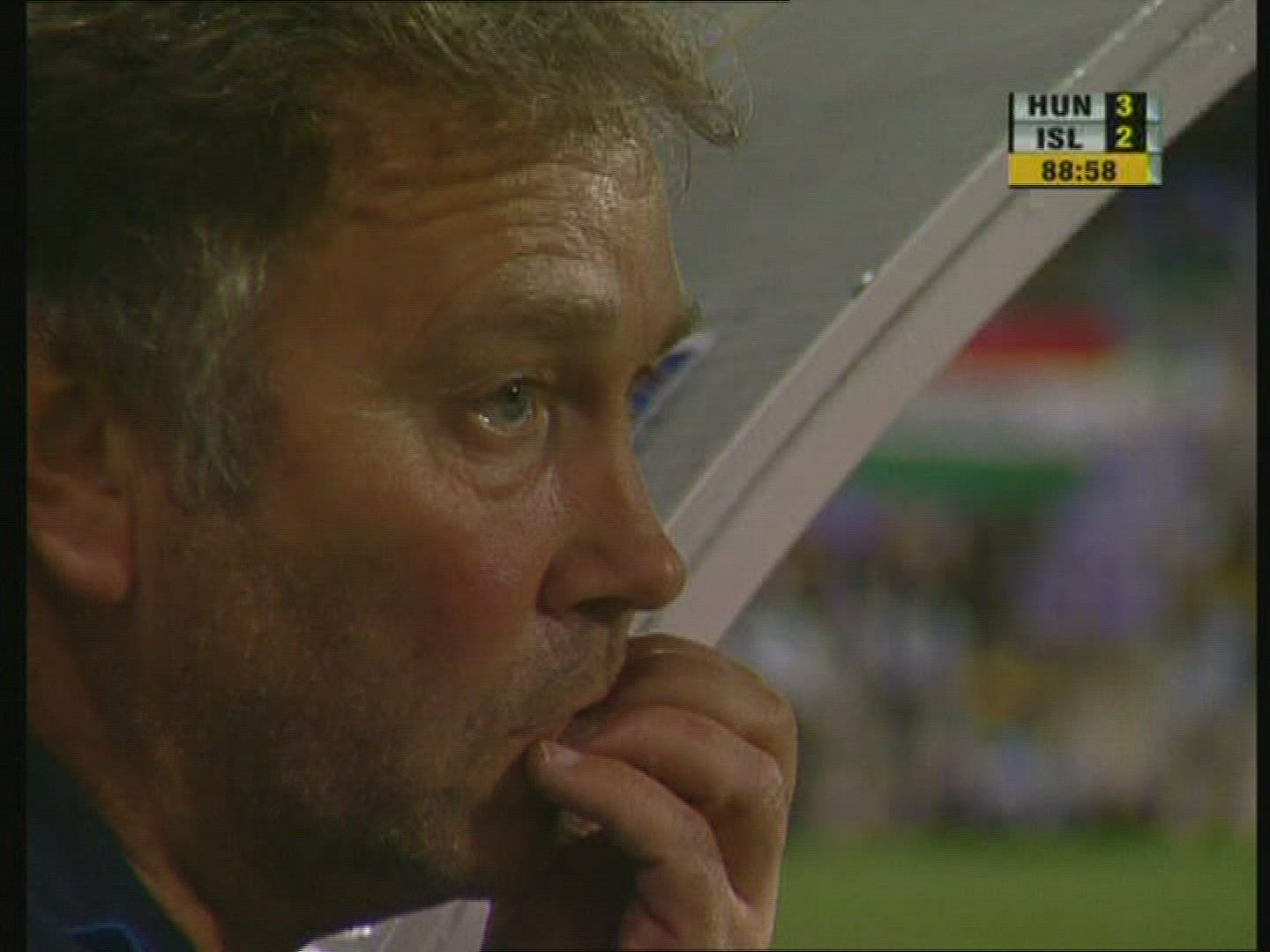 872610398 / World Cup Qualification 2006 / Coach / Football / Hungary-Iceland