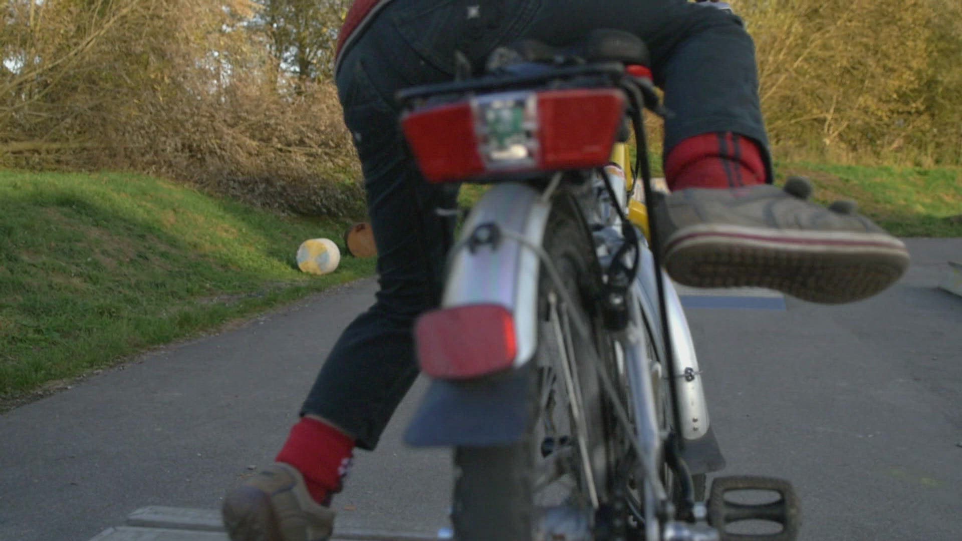 186444165 / Boy / Cycling / Sports Facilities