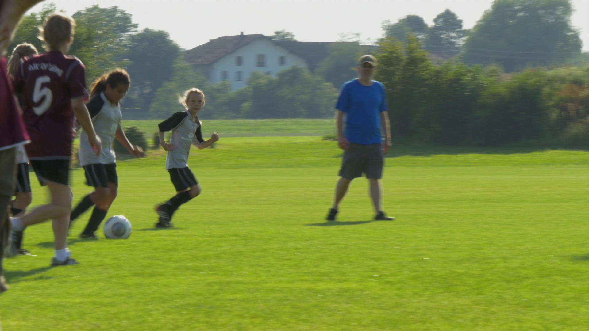 613810705 / Child / Football Match / Football Field / Germany