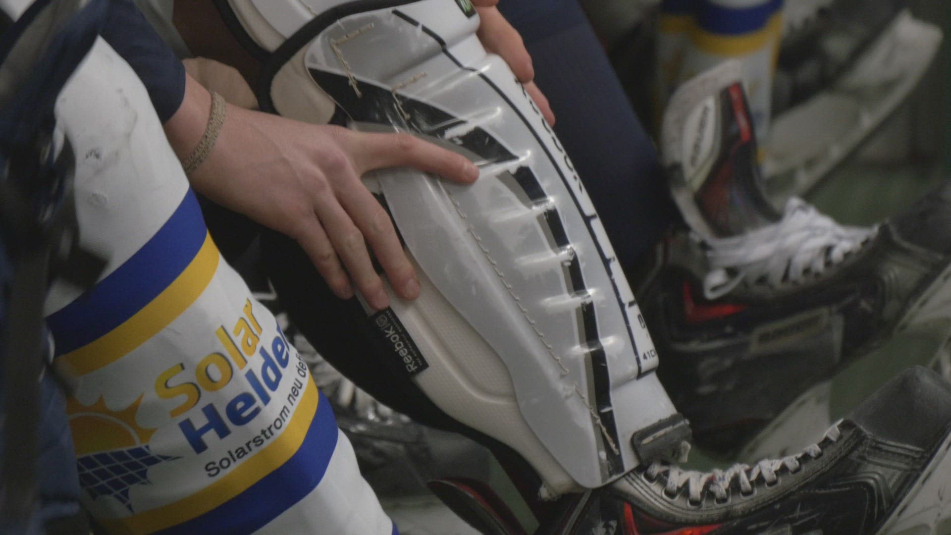 952369795 / Ice Hockey / Preparing / Changing Booth
