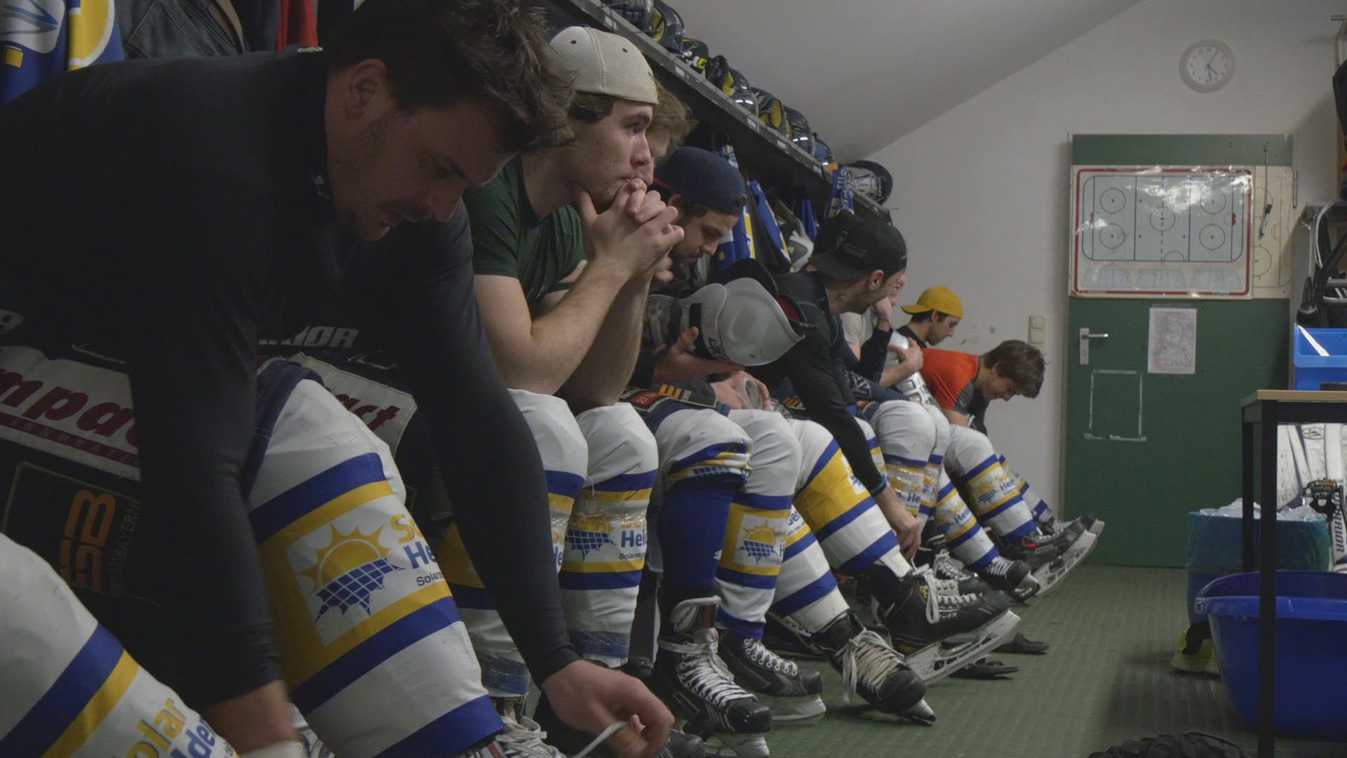 490384216 / Ice Hockey / Preparing / Changing Booth