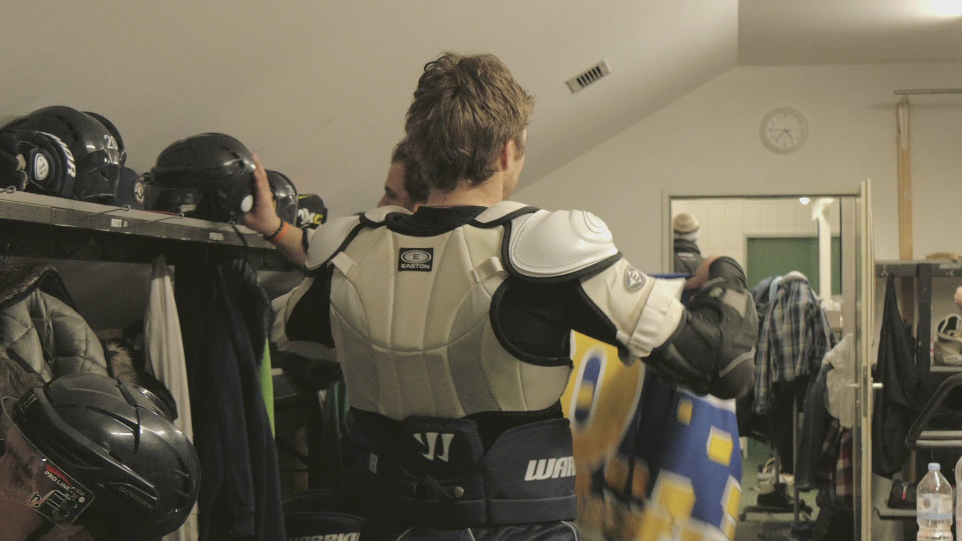 655582085 / Ice Hockey / Preparing / Changing Booth