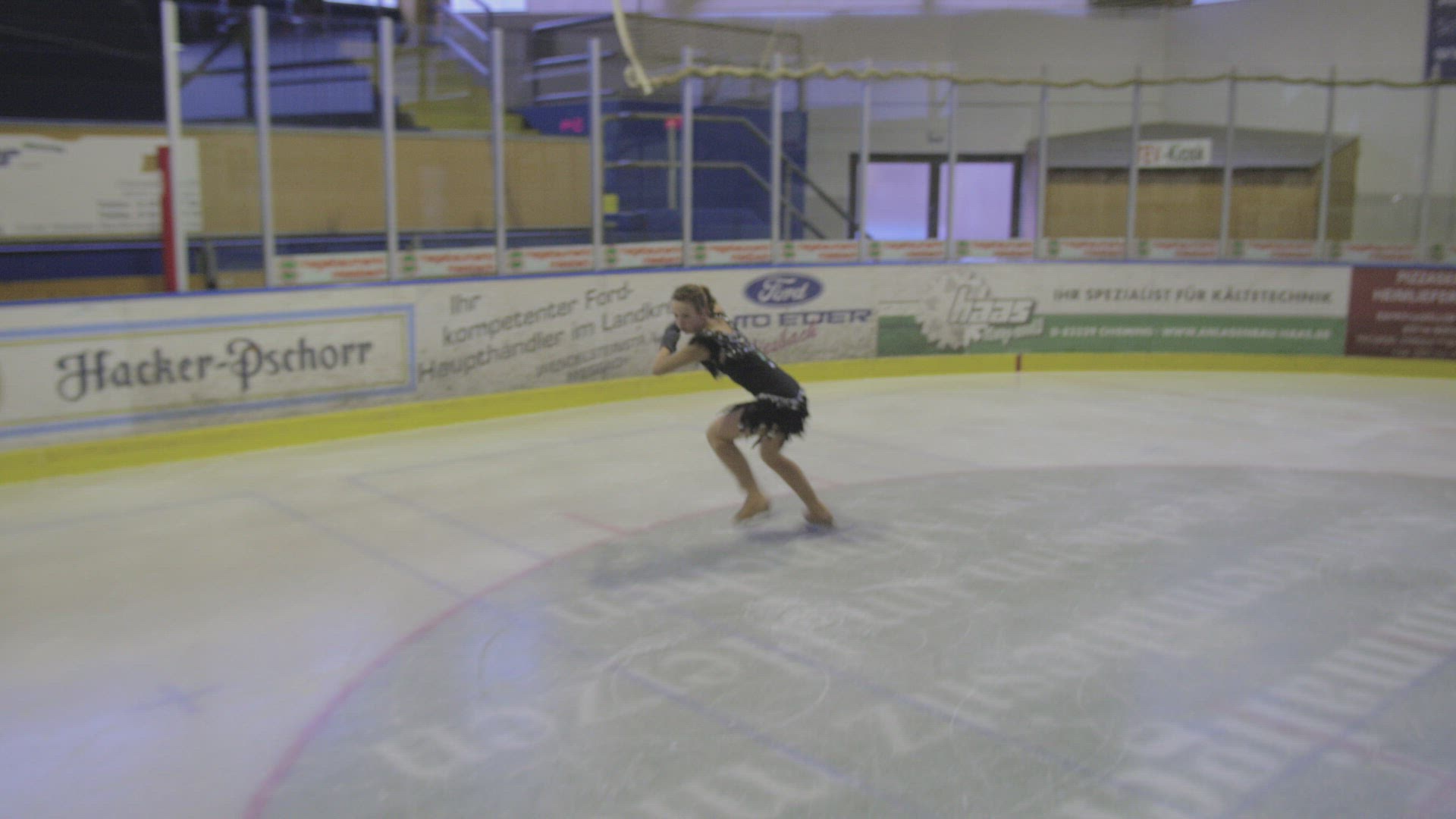 451681403 / Figure Skating / Training / Girl
