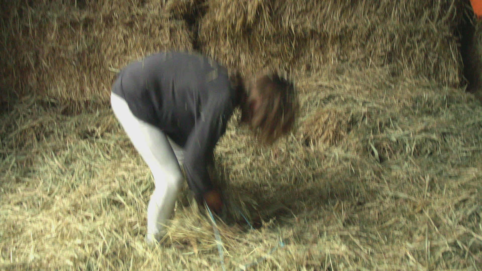 200158577 / Girl / Hayloft / Playing