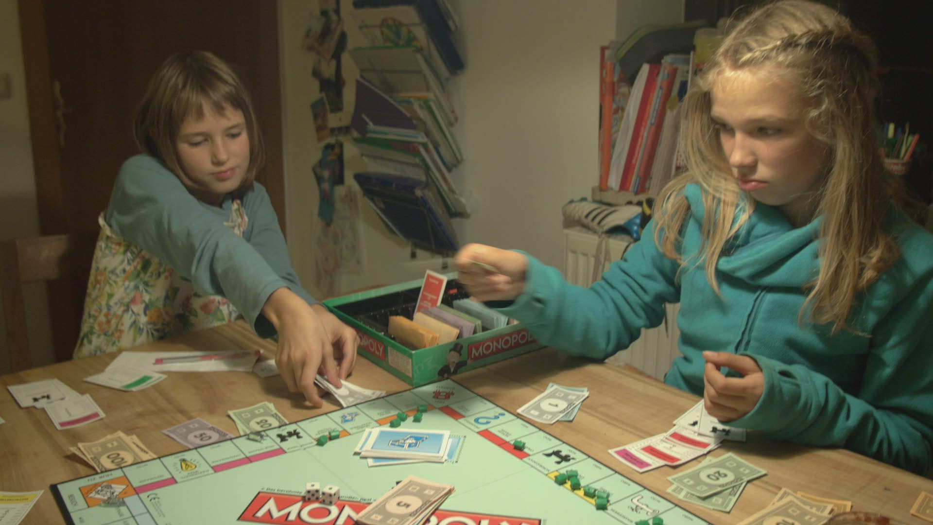 222264156 / Child / Parlour Game / Playing