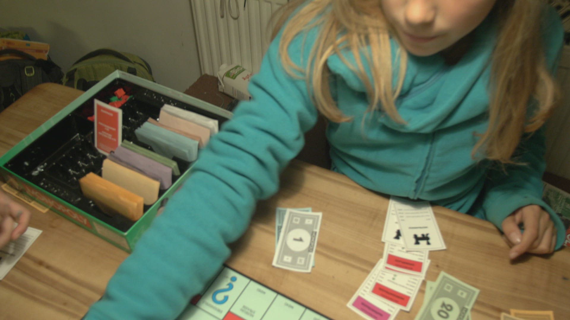 970518579 / Child / Parlour Game / Playing