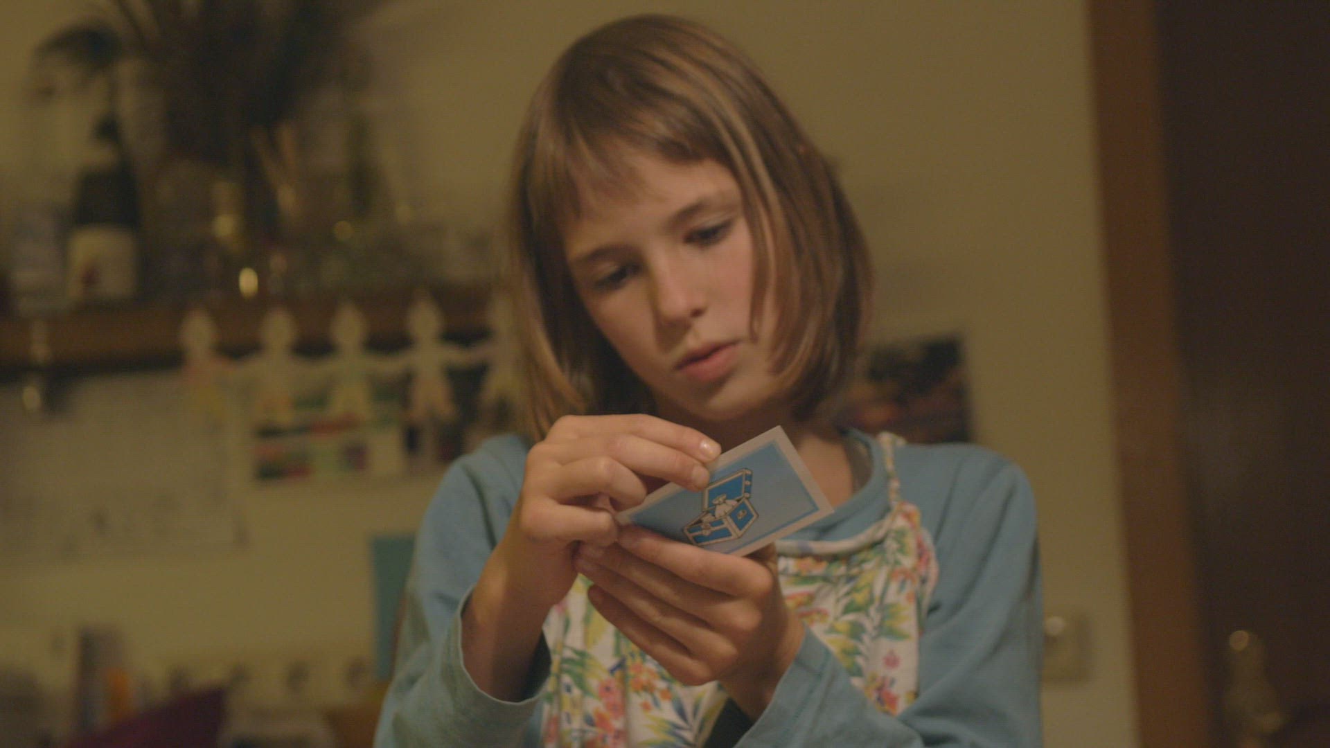 624634534 / Girl / Playing