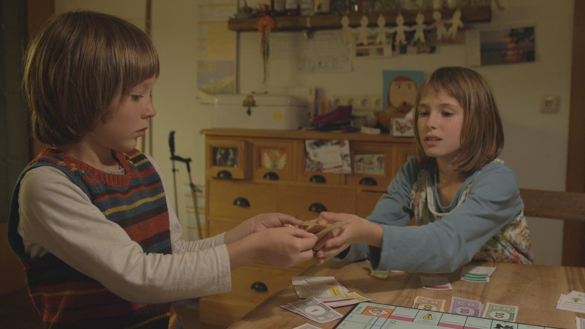 412603581 / Child / Parlour Game / Playing